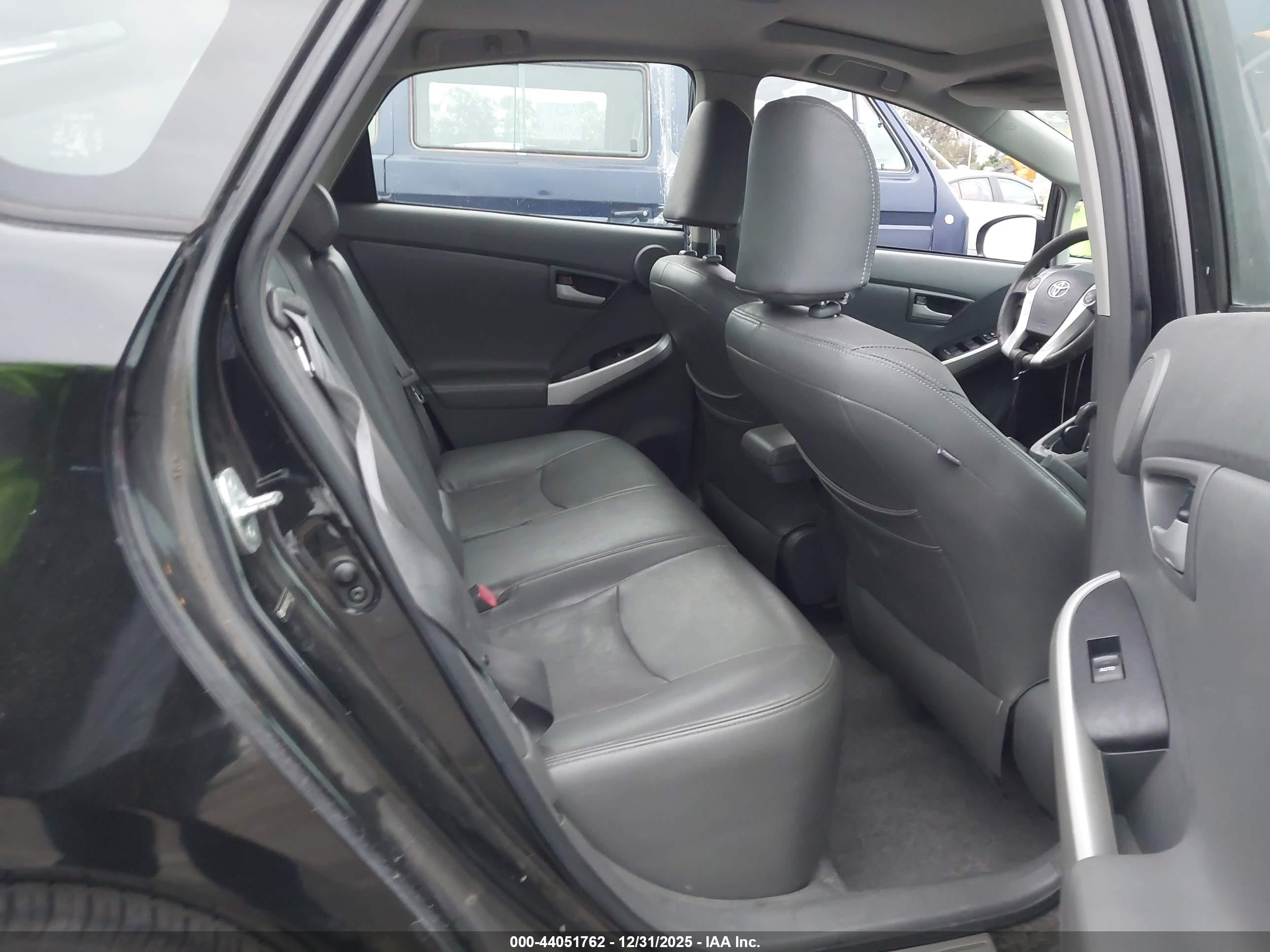 TOYOTA PRIUS image 8