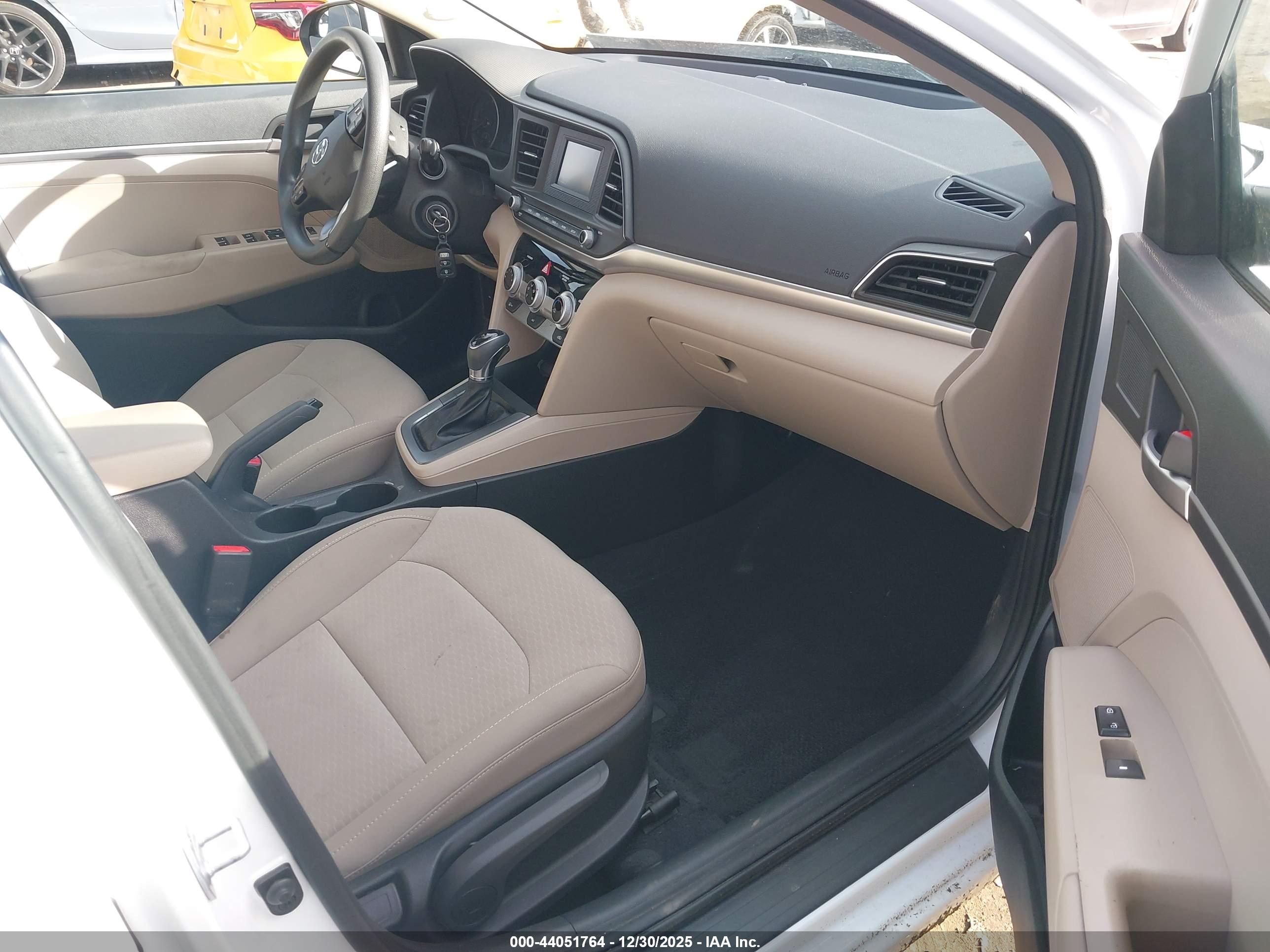 HYUNDAI ELANTRA image 5