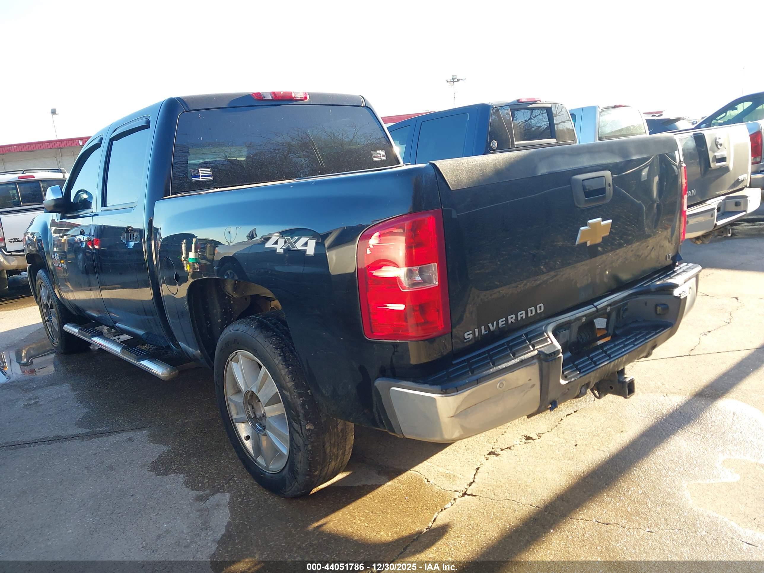 CHEVROLET SILVERADO image 3