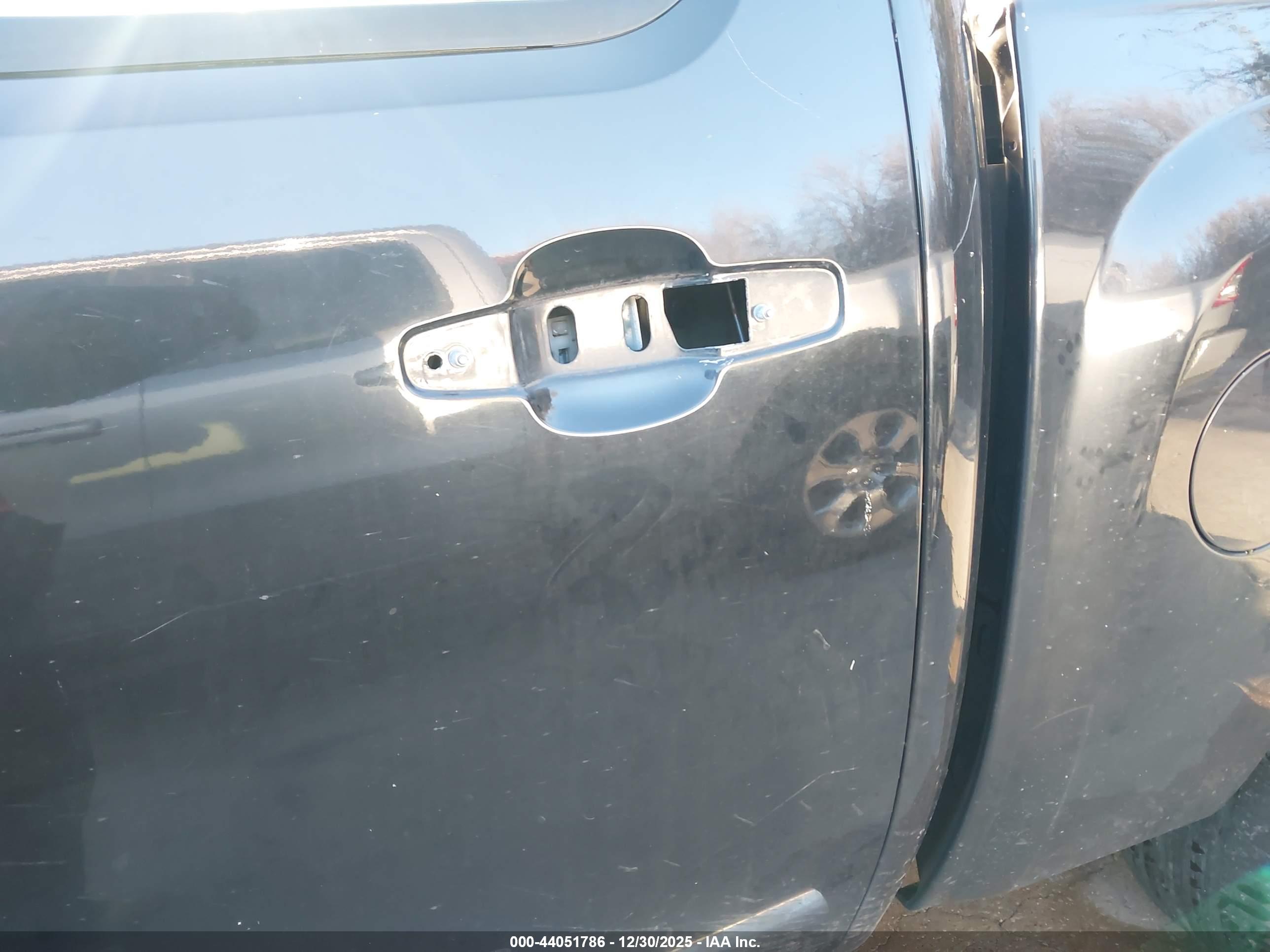 CHEVROLET SILVERADO image 6
