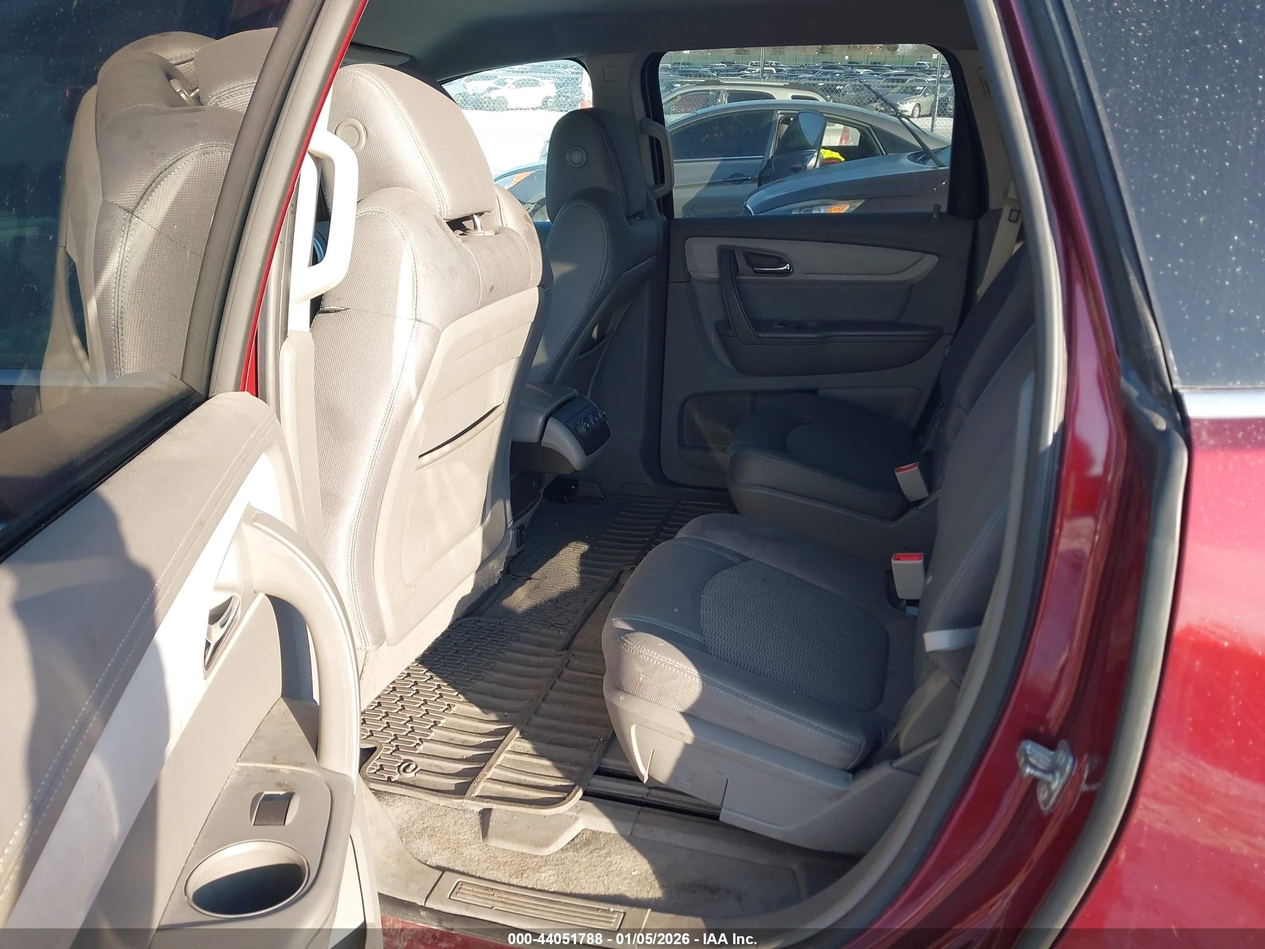 CHEVROLET TRAVERSE image 8