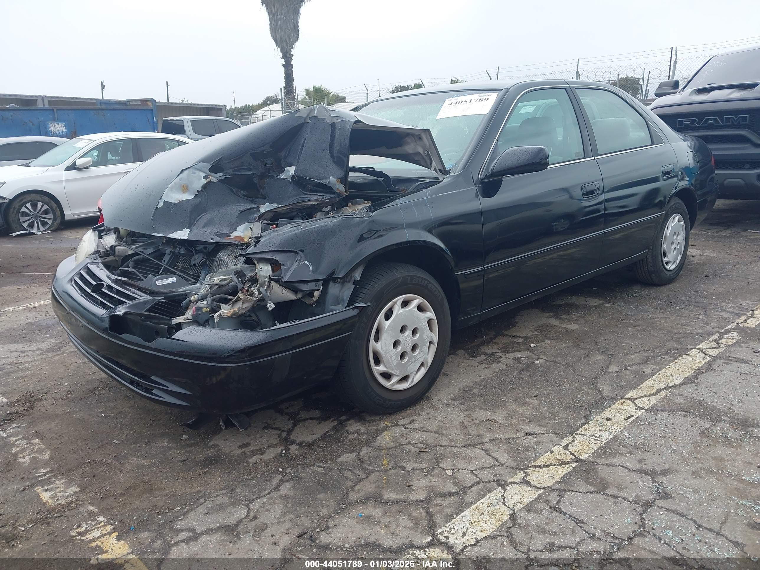 TOYOTA CAMRY image 2