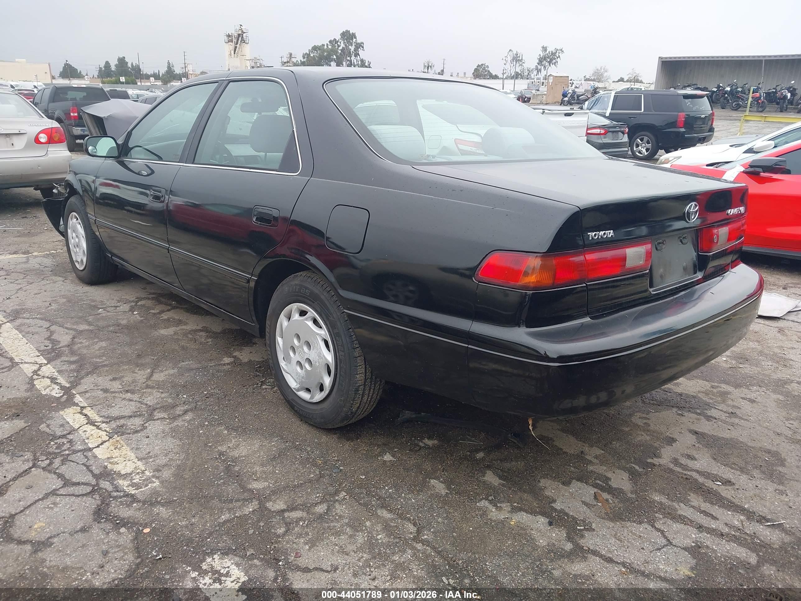 TOYOTA CAMRY image 3