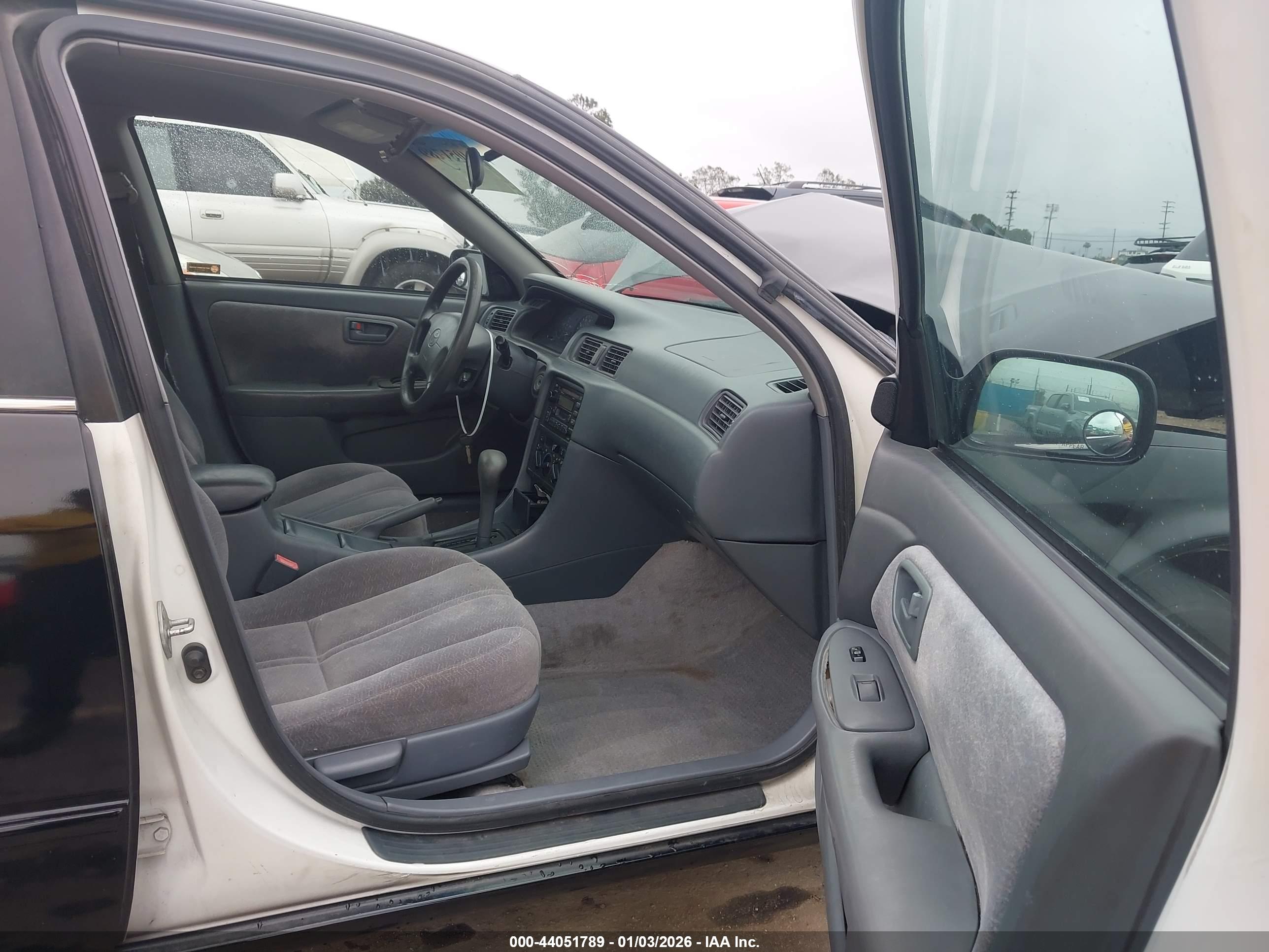 TOYOTA CAMRY image 5