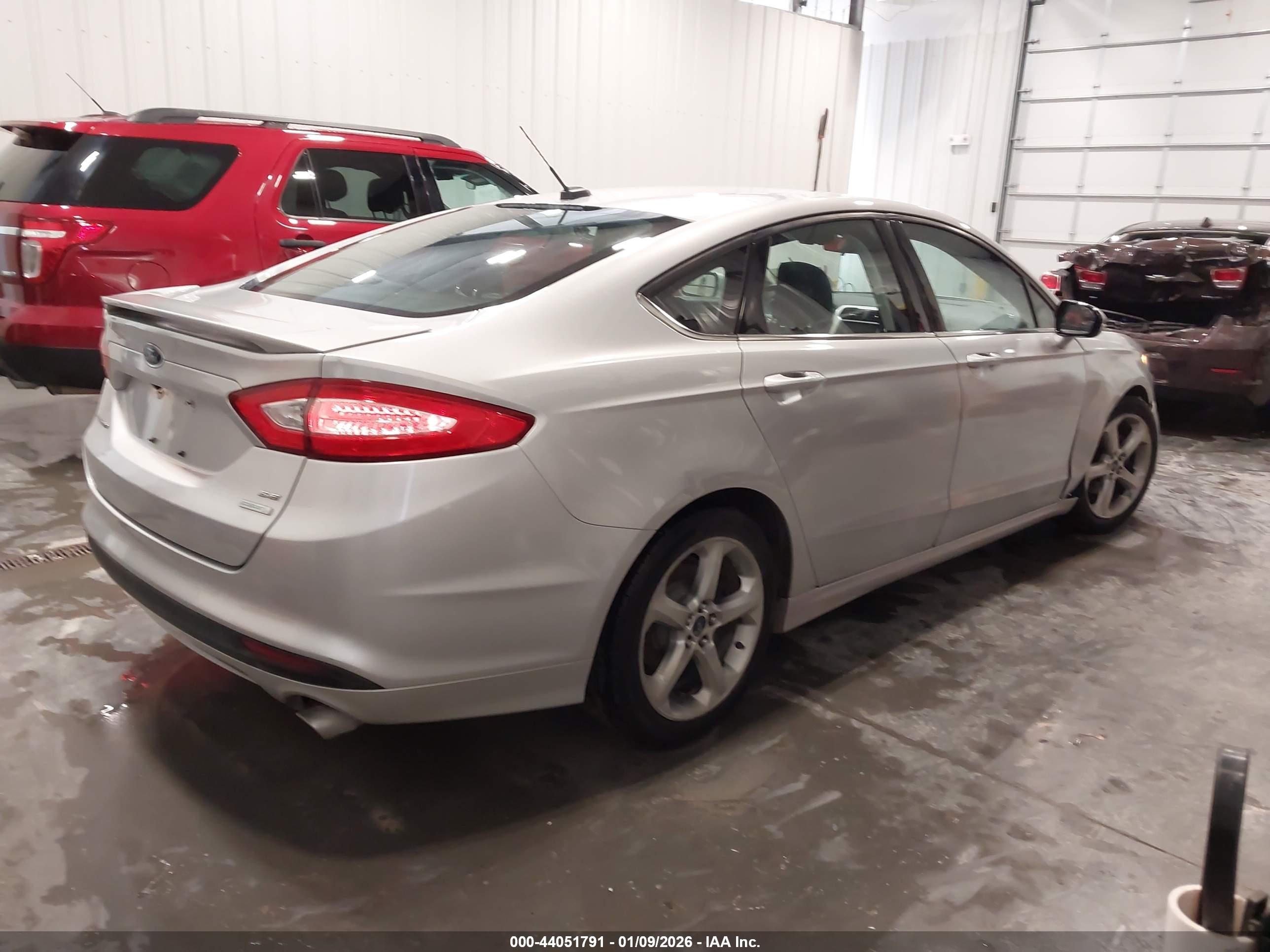 FORD FUSION image 4