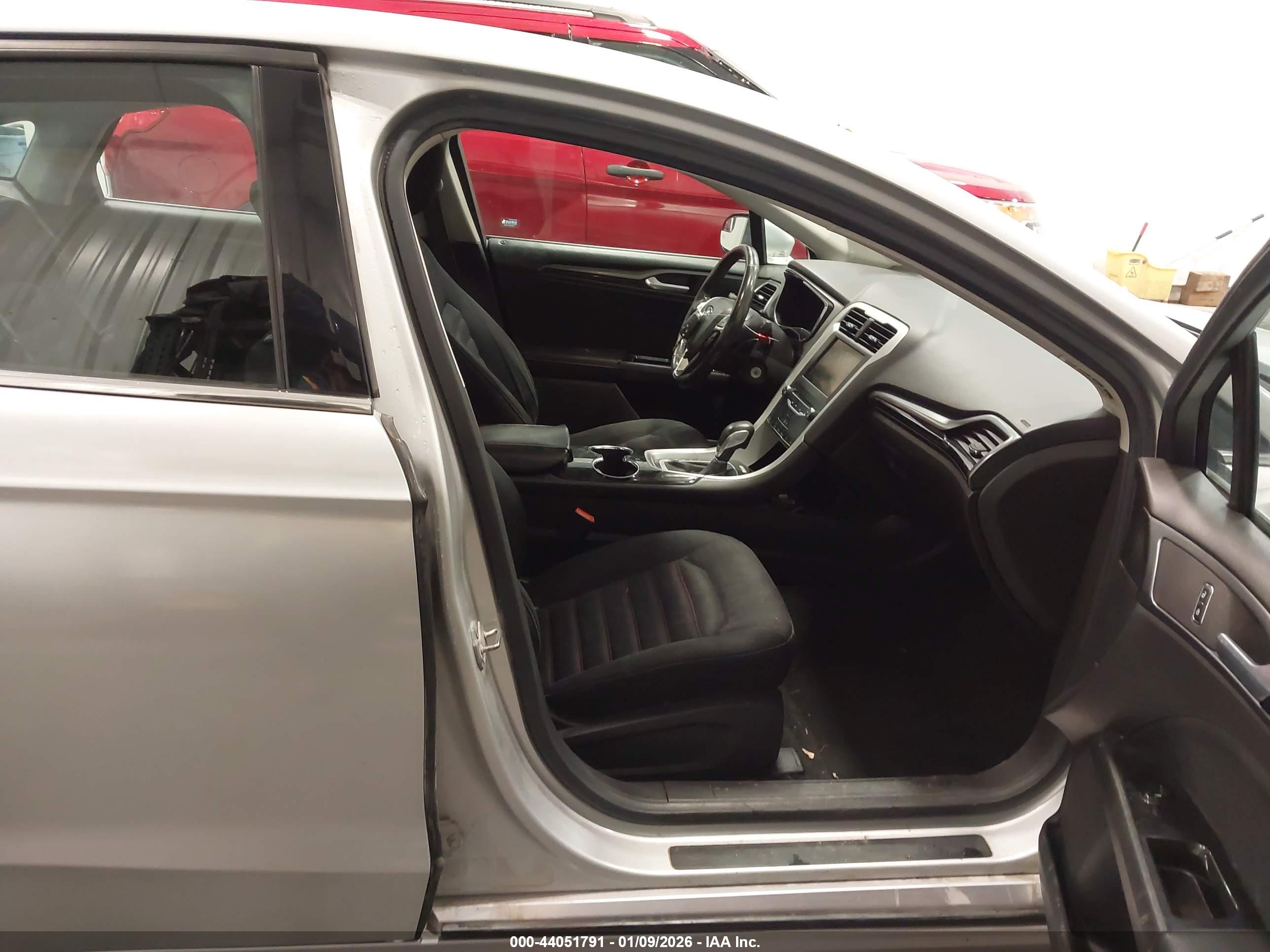 FORD FUSION image 5
