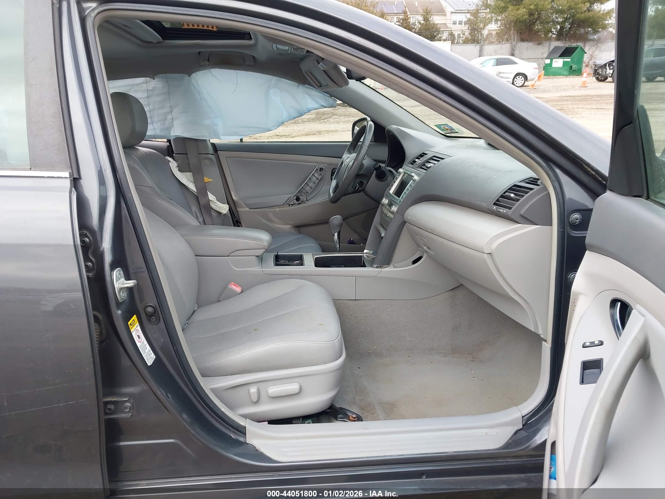 TOYOTA CAMRY image 5