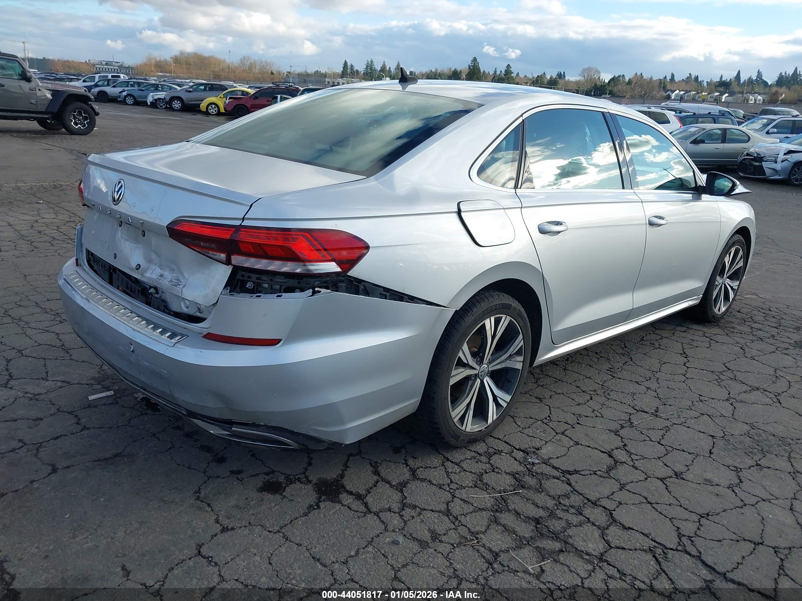 VOLKSWAGEN PASSAT image 4