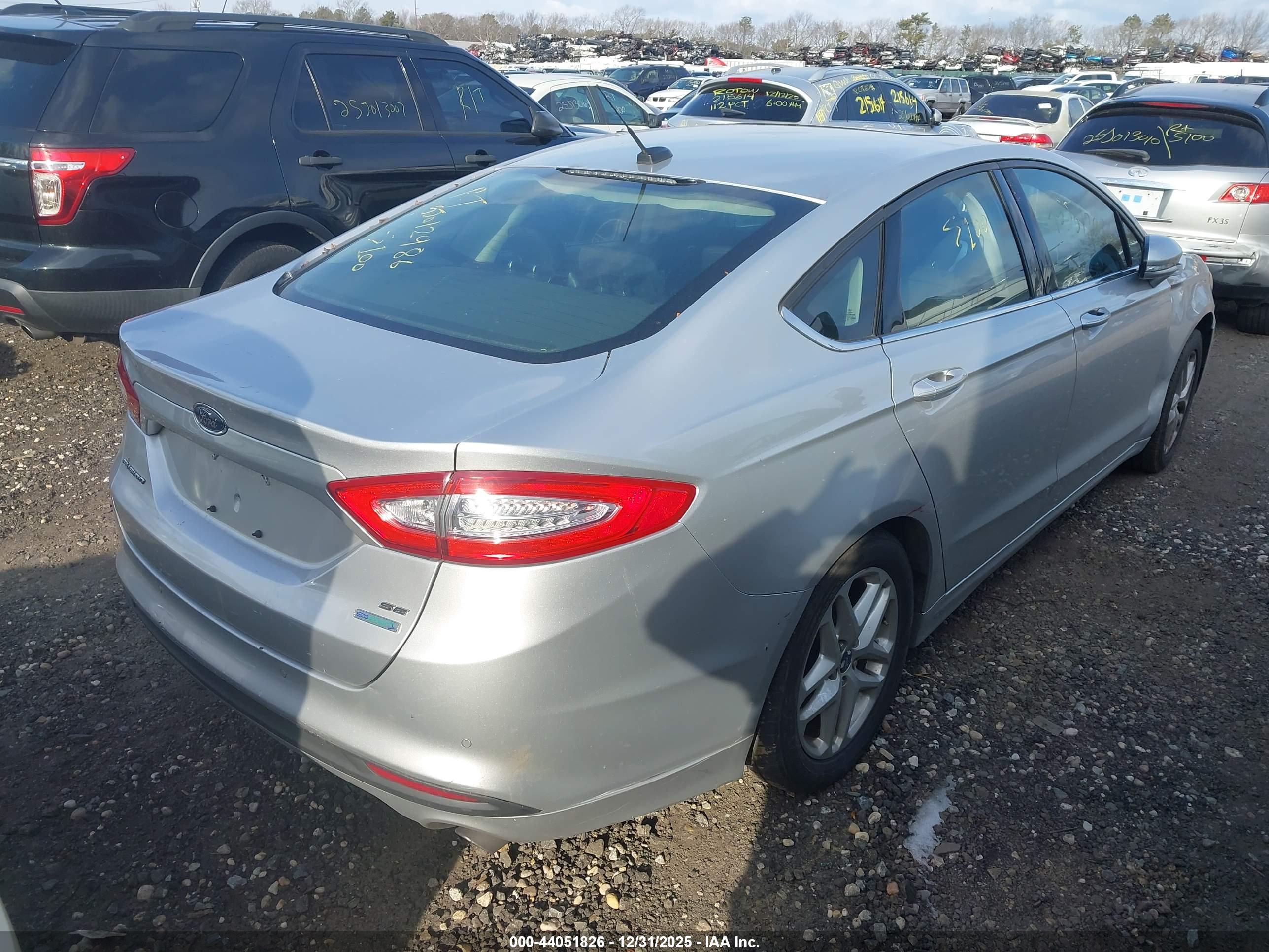 FORD FUSION image 4