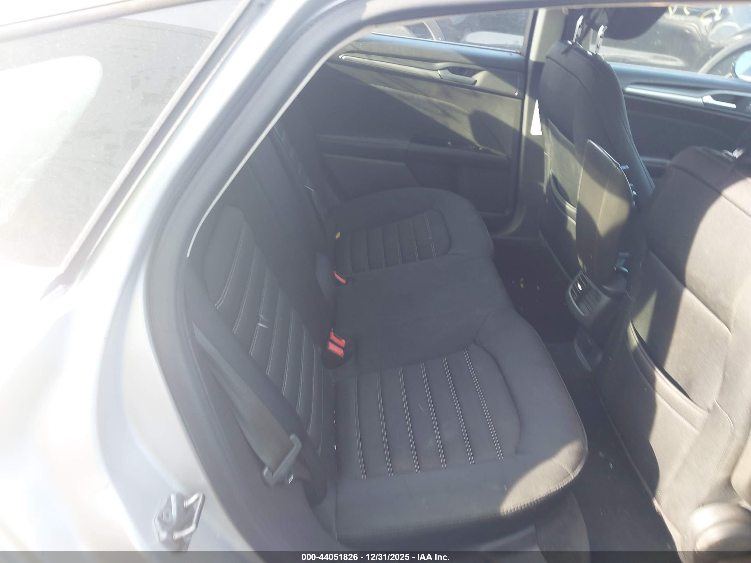 FORD FUSION image 8