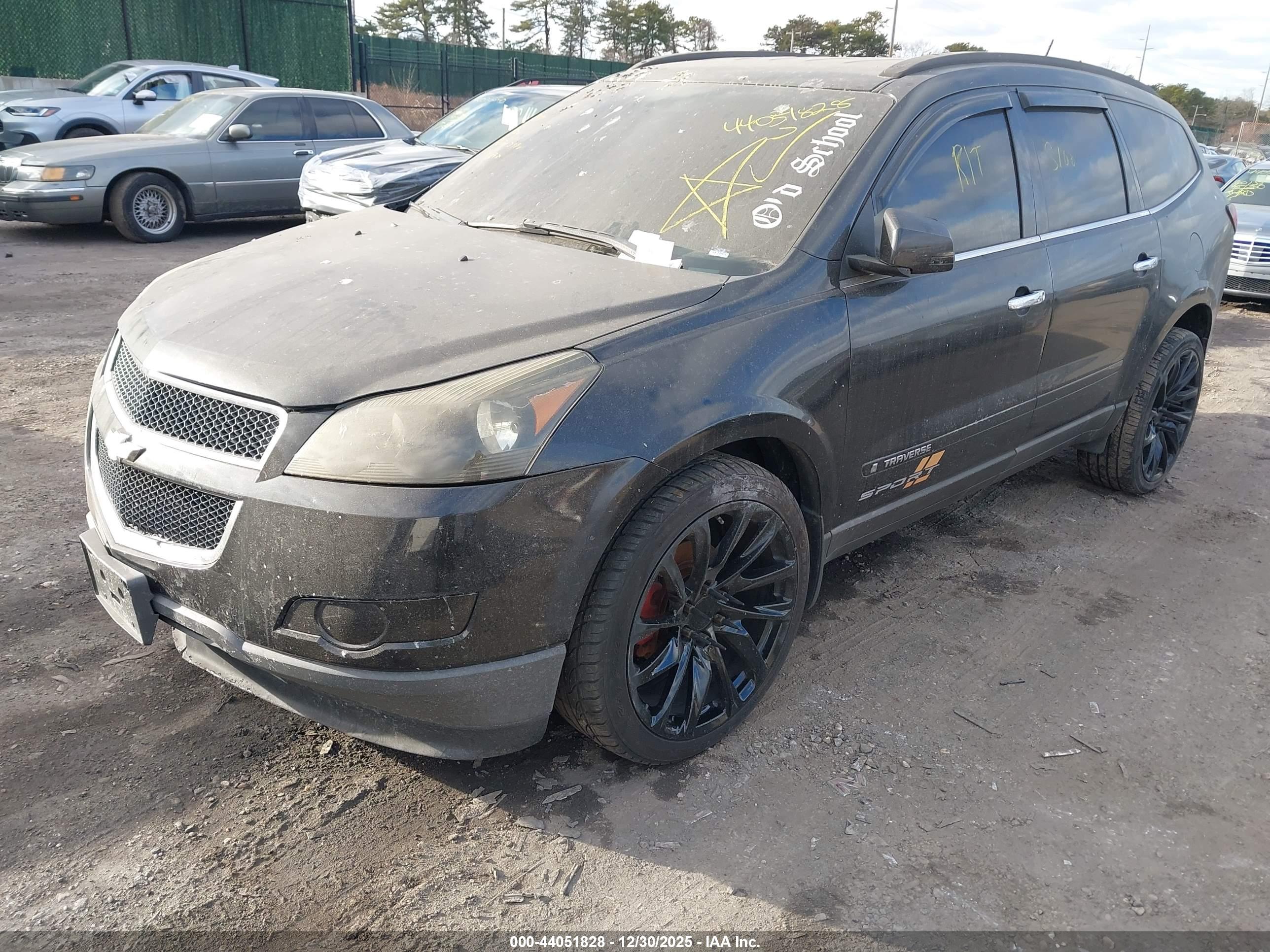 CHEVROLET TRAVERSE image 2
