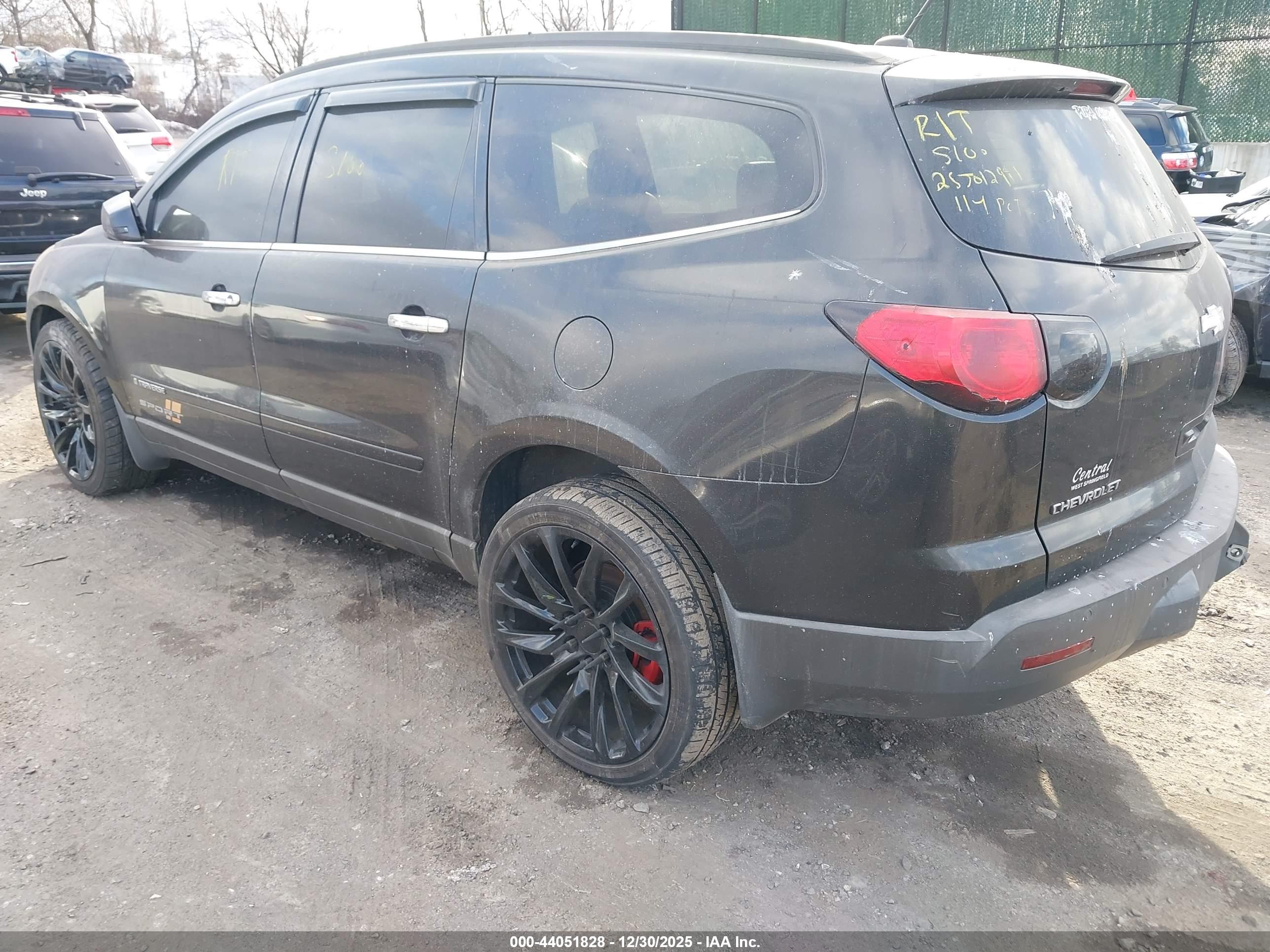 CHEVROLET TRAVERSE image 3