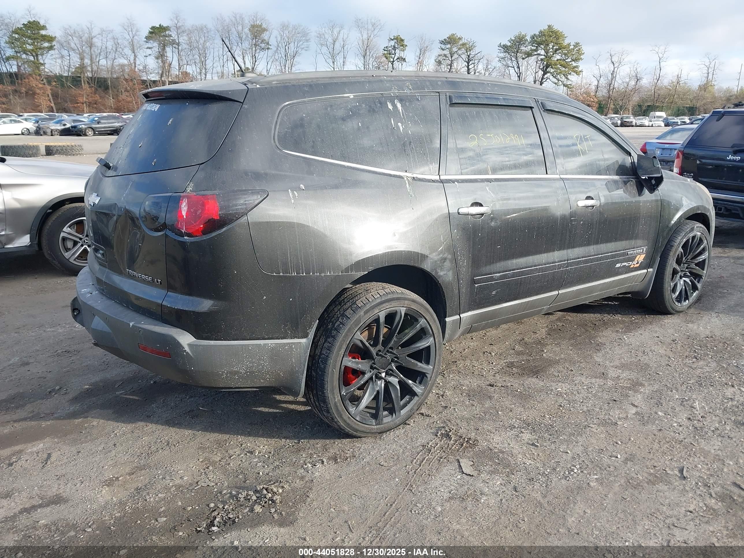 CHEVROLET TRAVERSE image 4