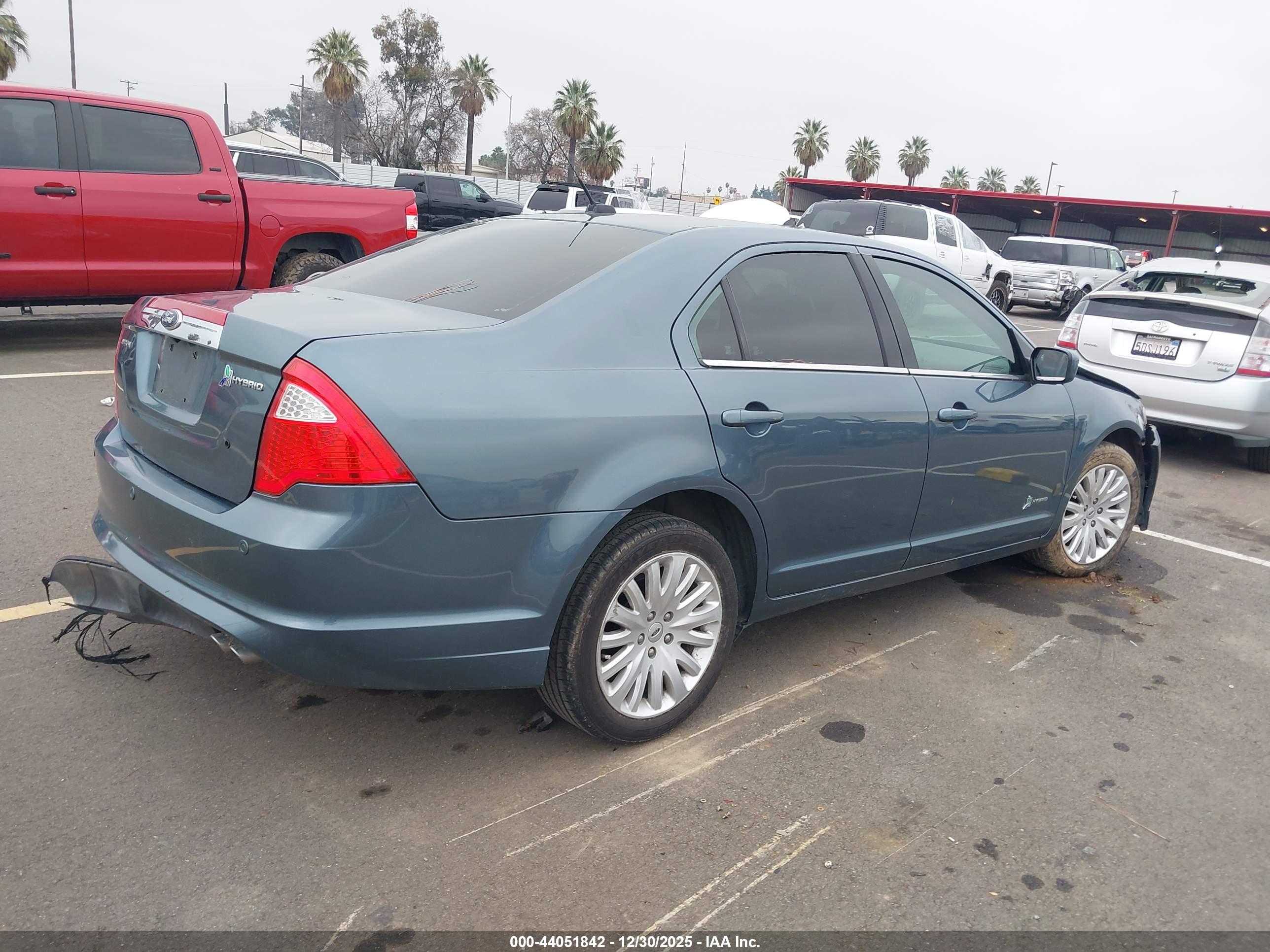 FORD FUSION image 4