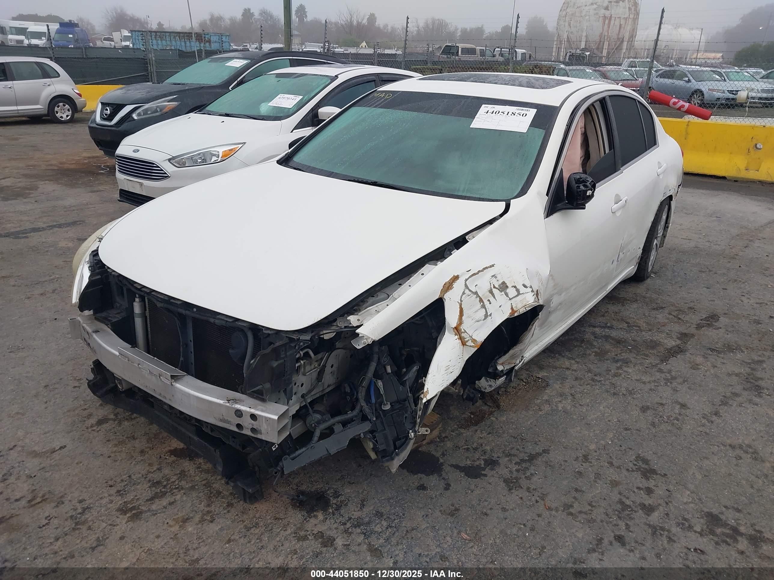 INFINITI G37 image 2