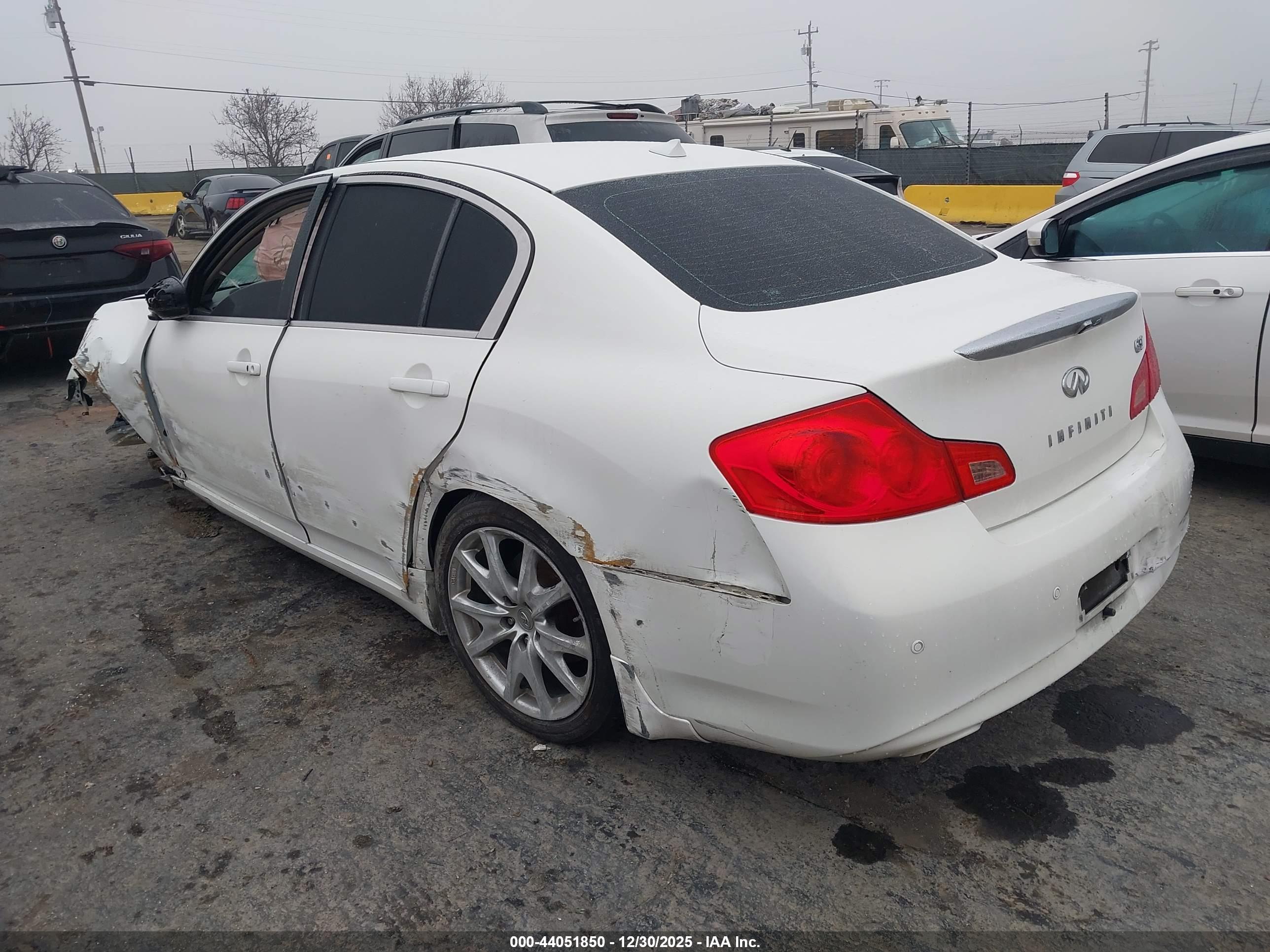 INFINITI G37 image 3