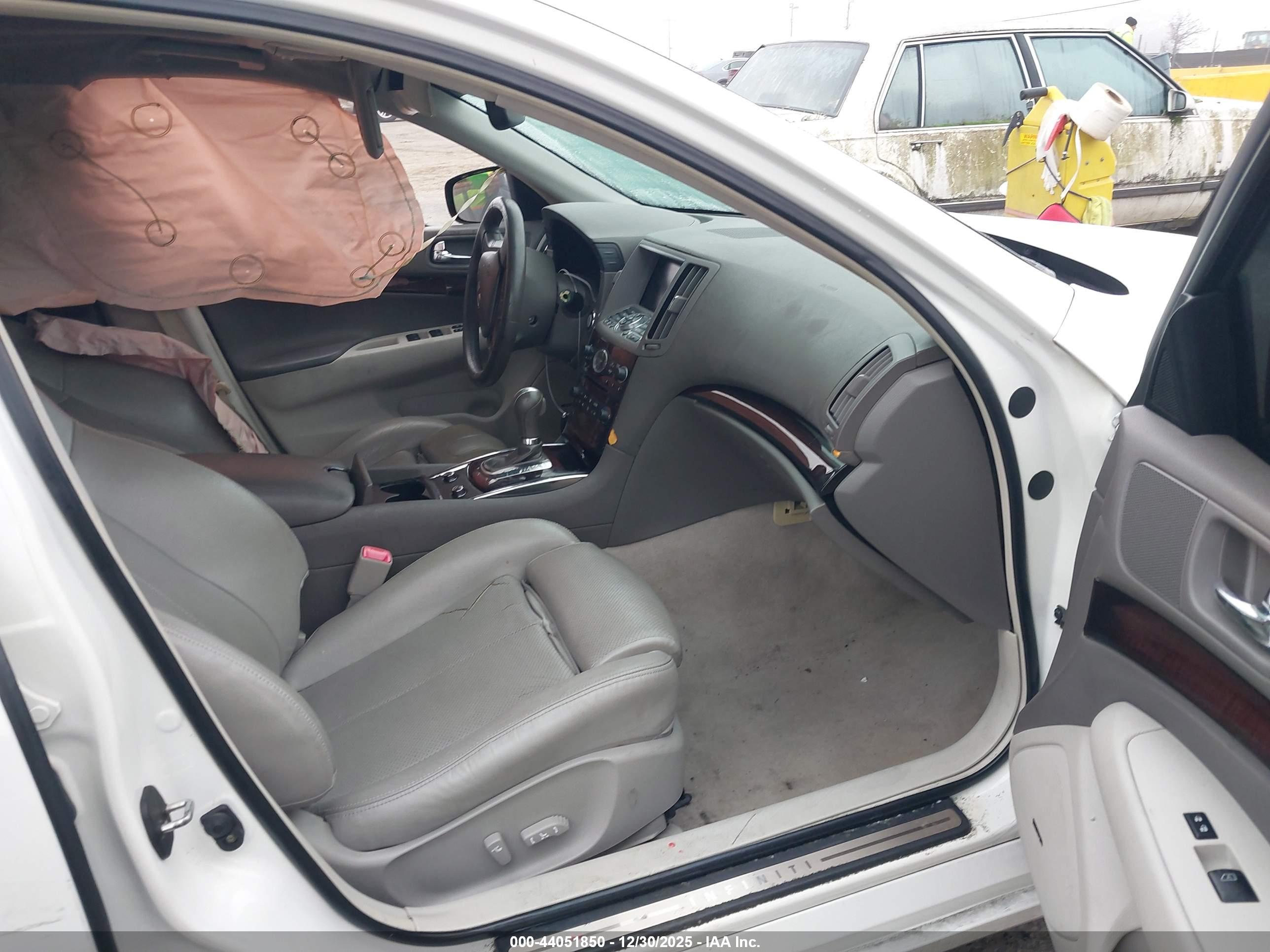 INFINITI G37 image 5