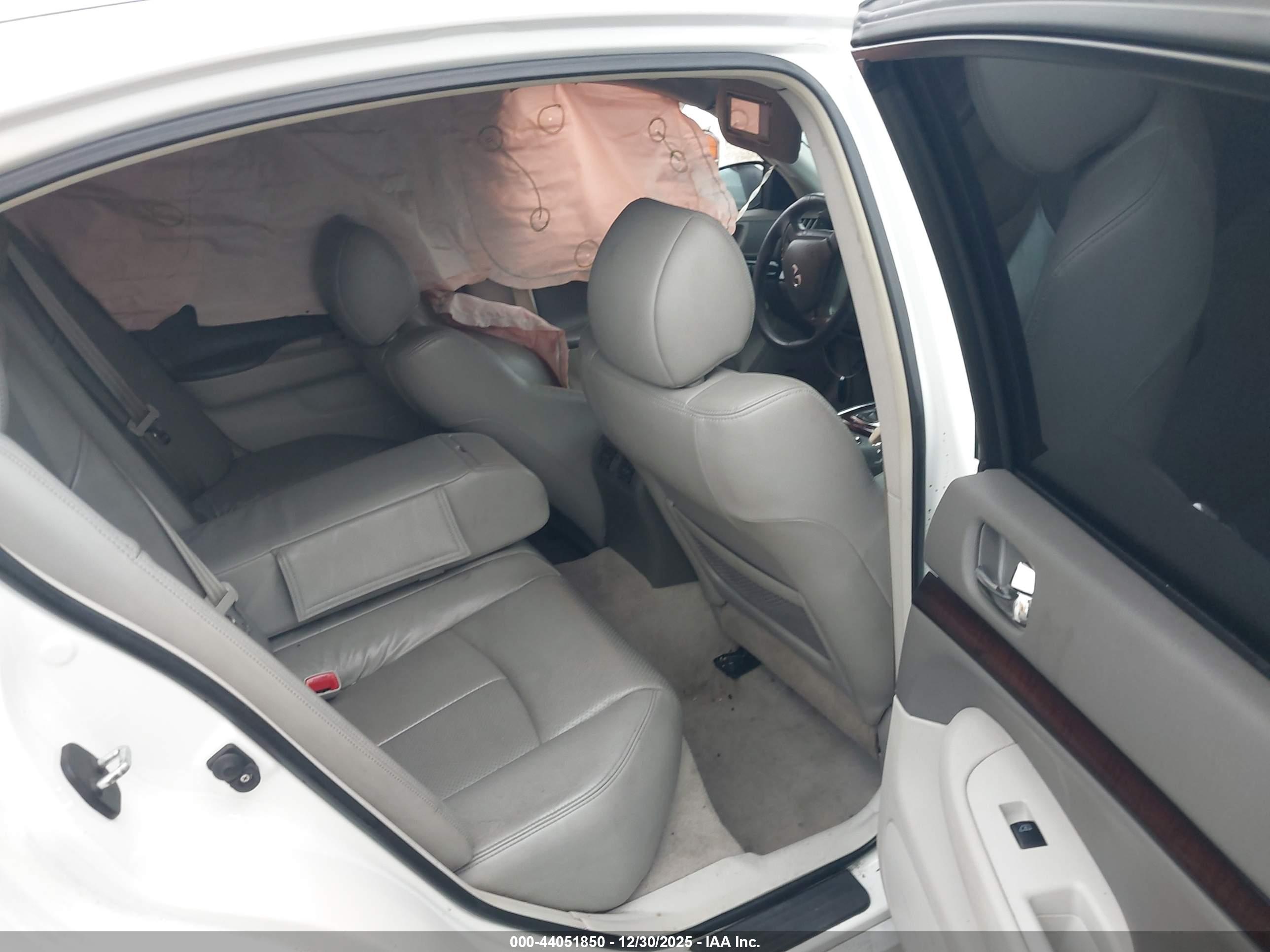 INFINITI G37 image 8