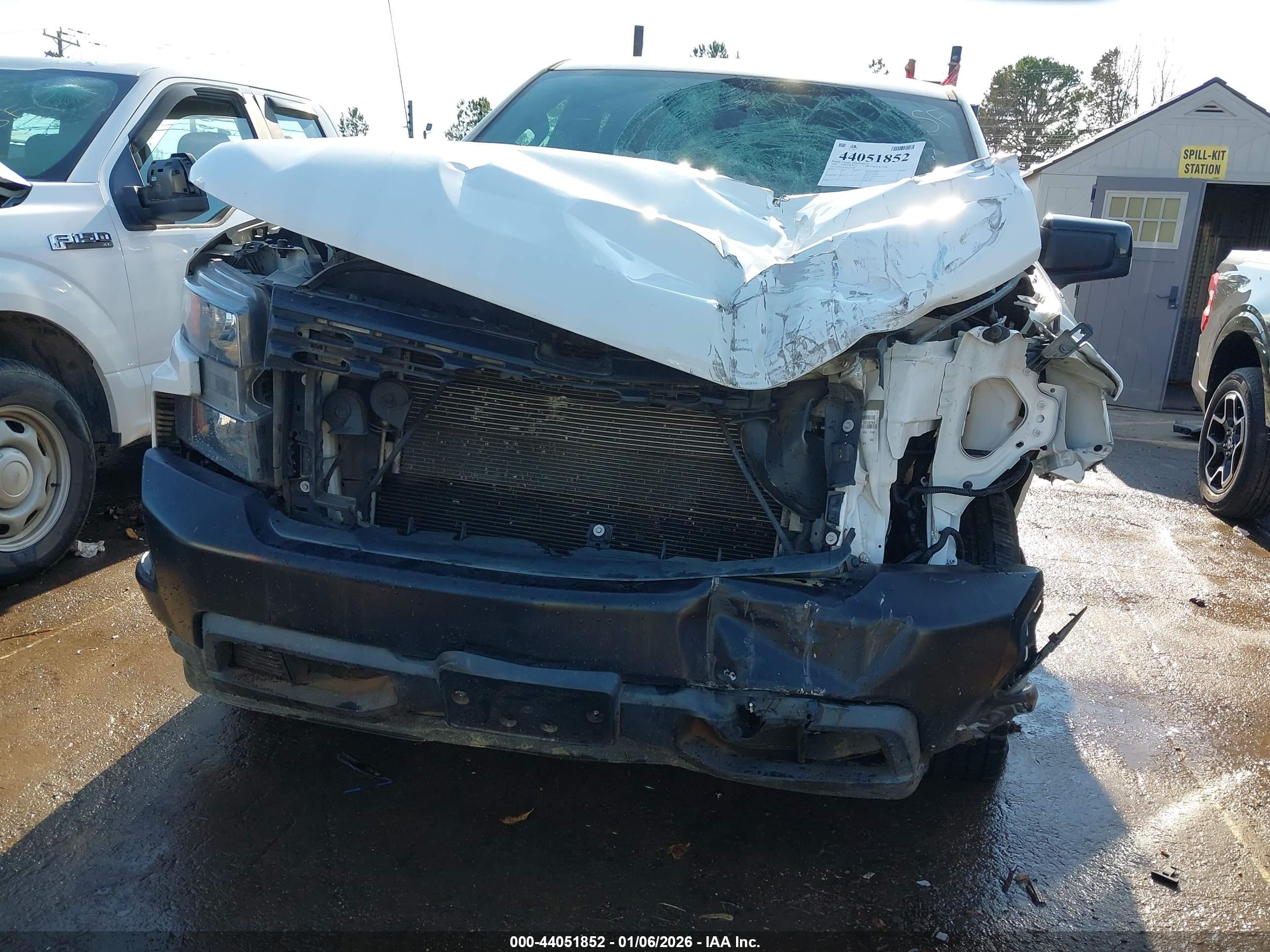 CHEVROLET SILVERADO image 6