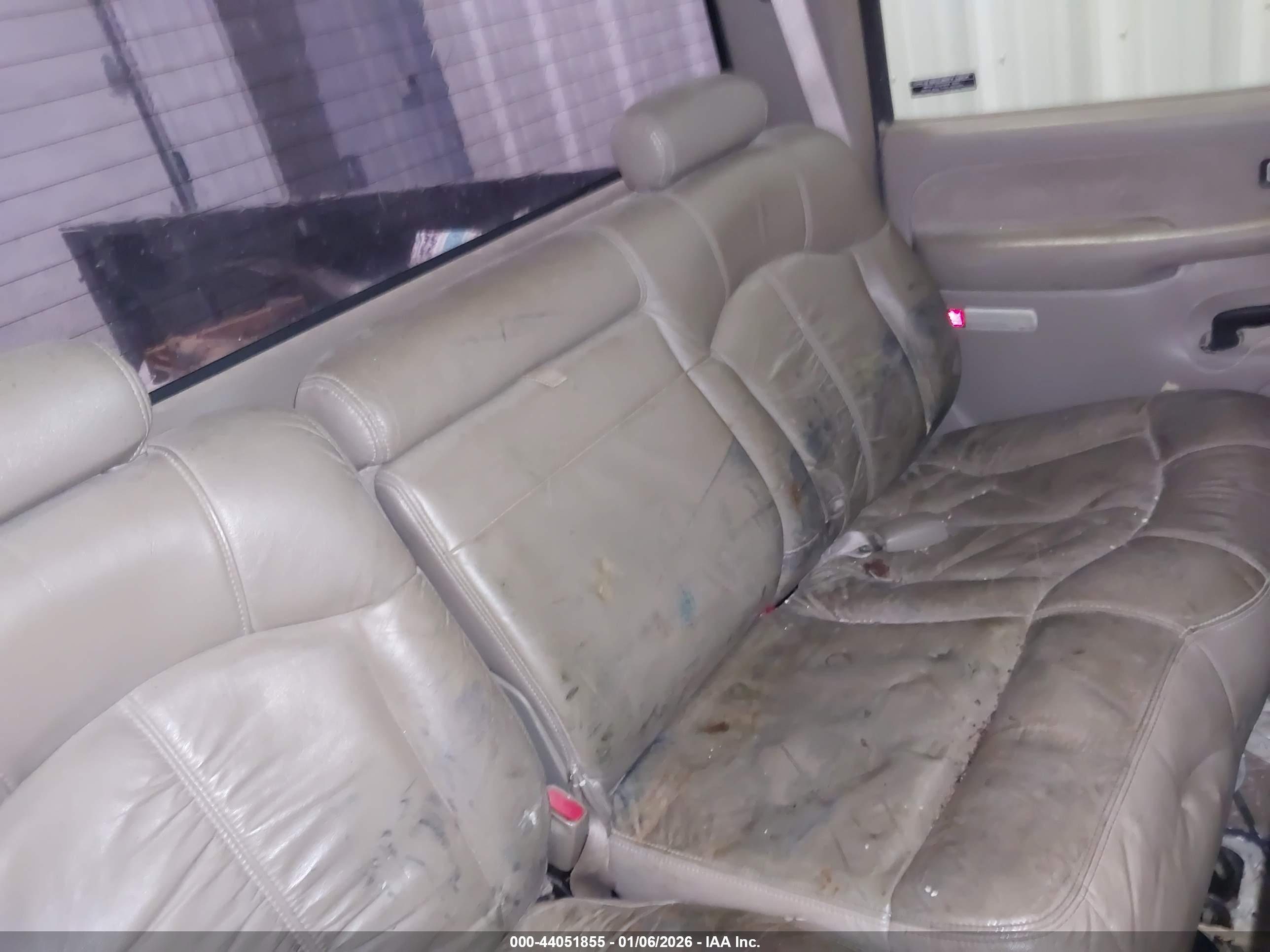 CHEVROLET SILVERADO image 8
