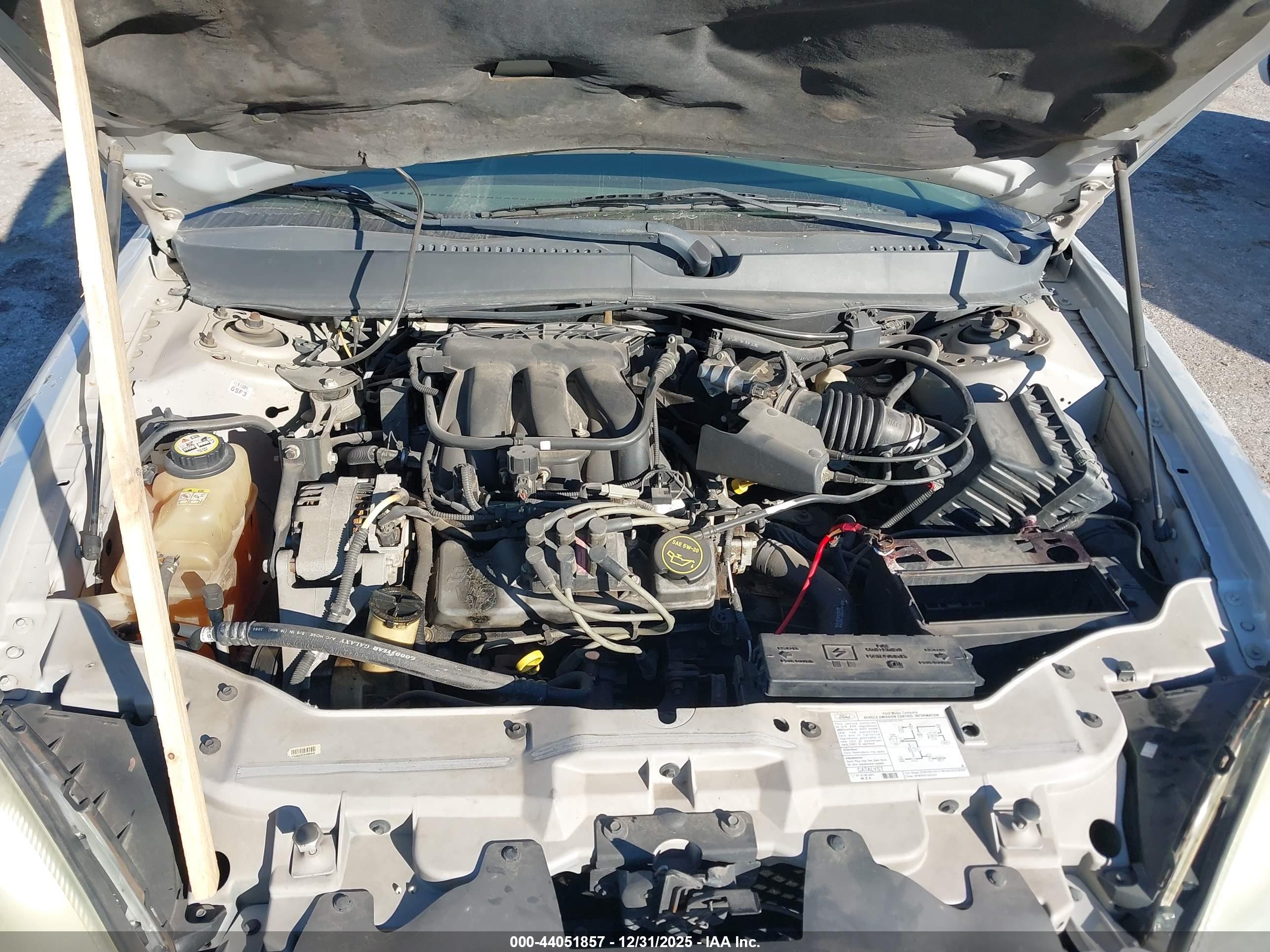 FORD TAURUS image 10