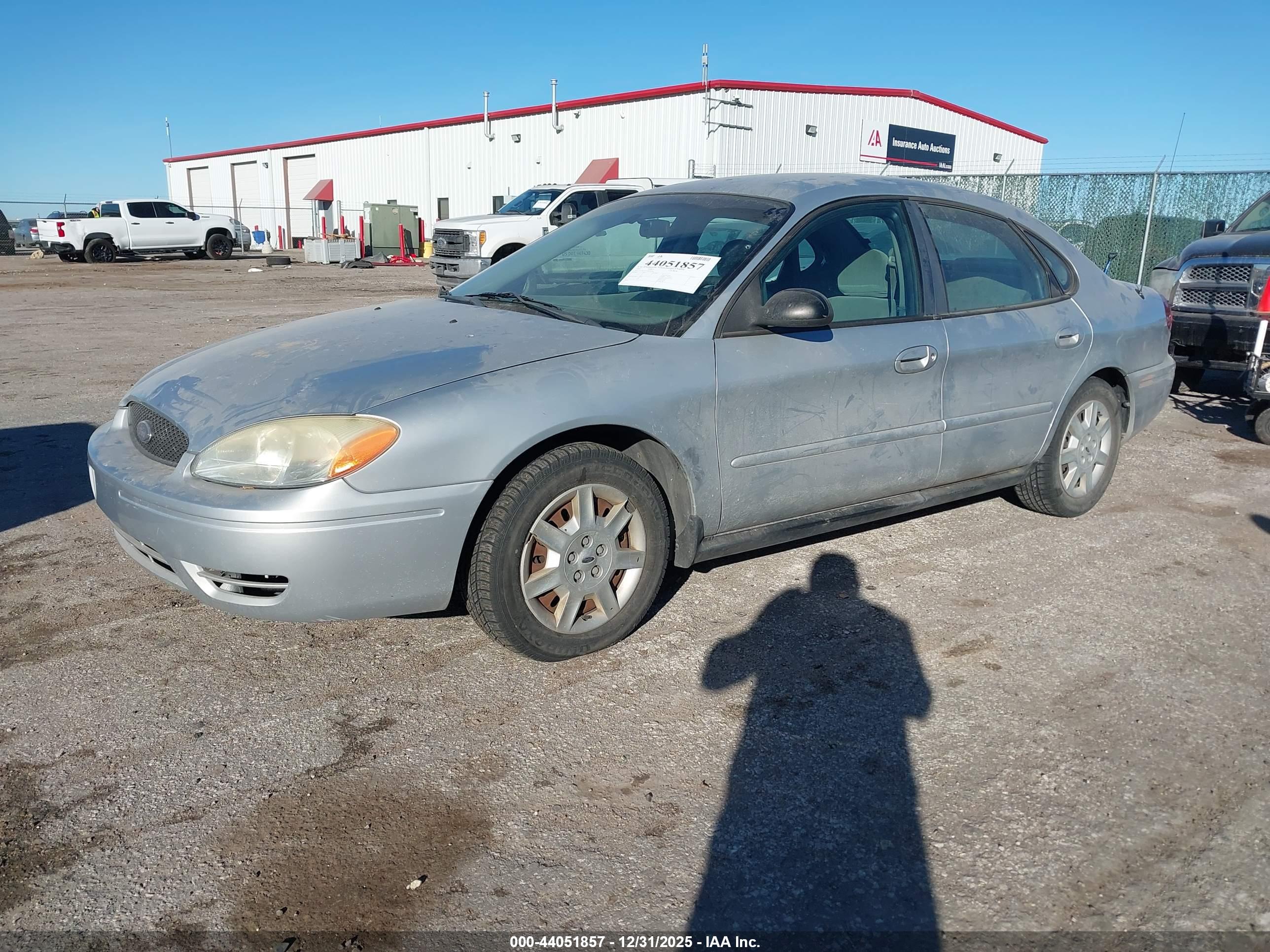 FORD TAURUS image 2