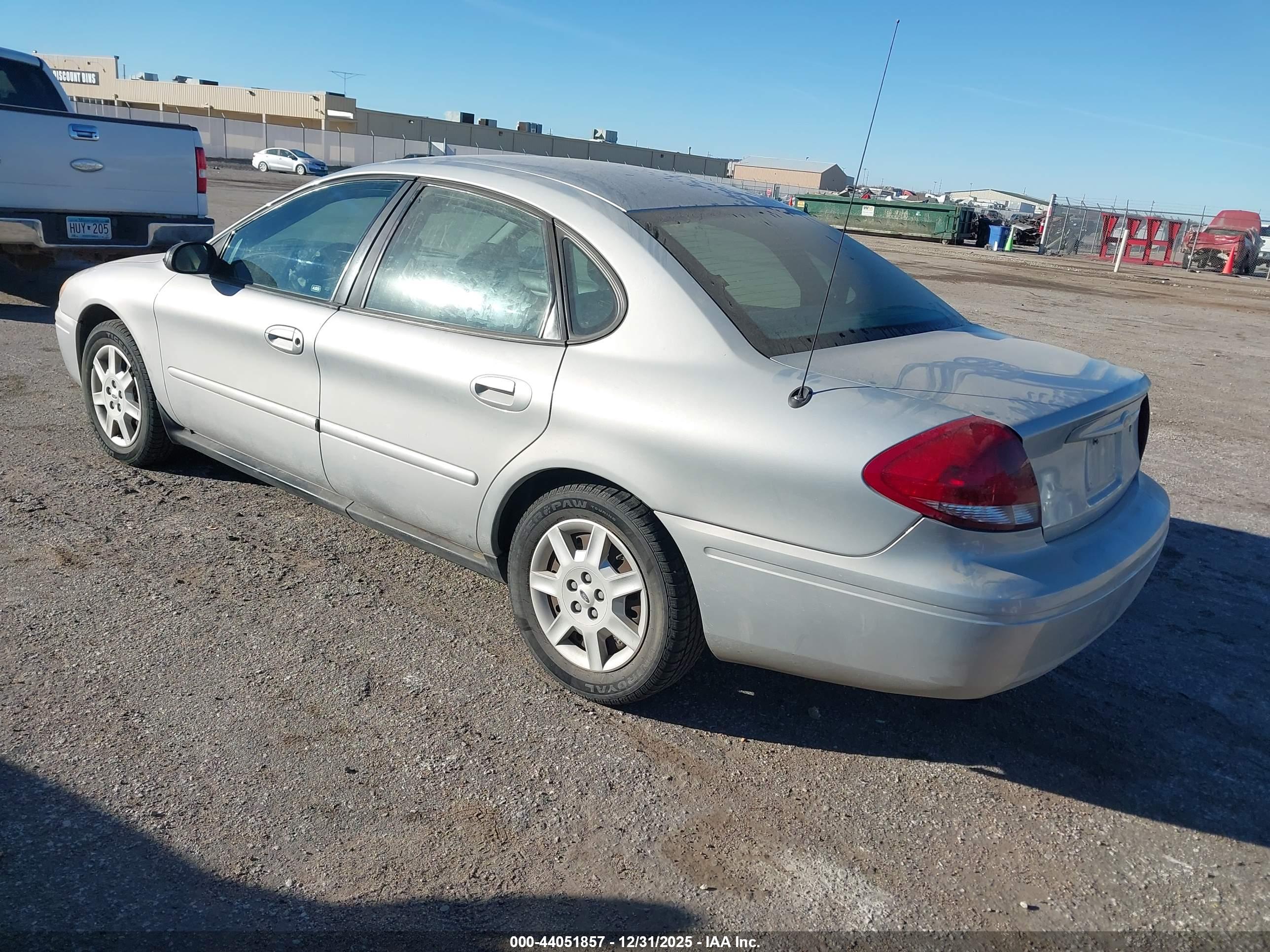 FORD TAURUS image 3
