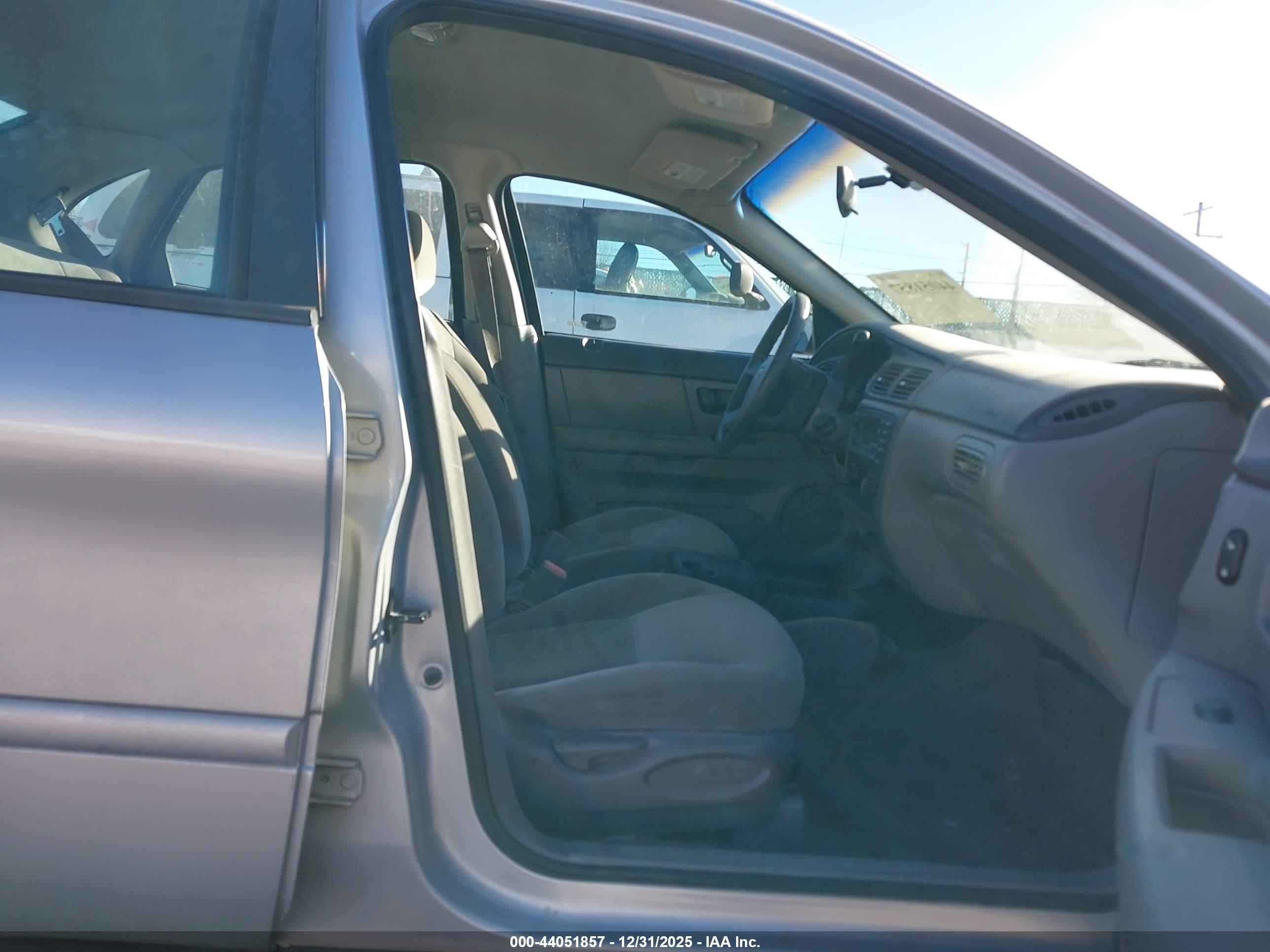FORD TAURUS image 5