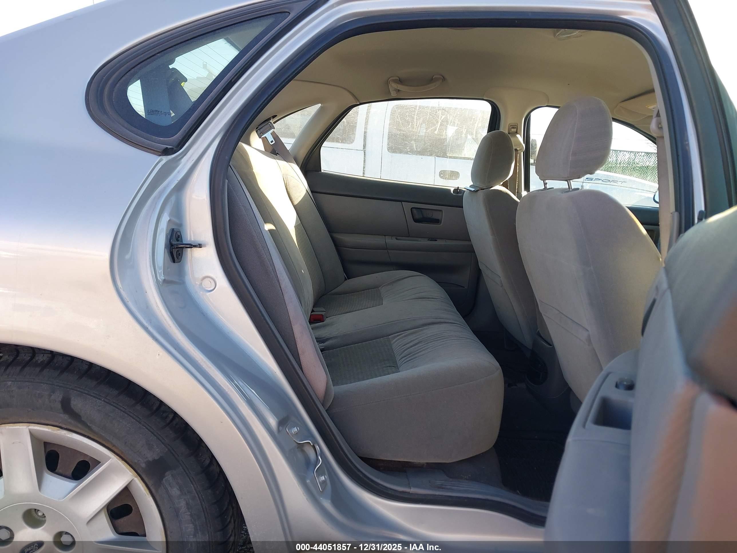 FORD TAURUS image 8