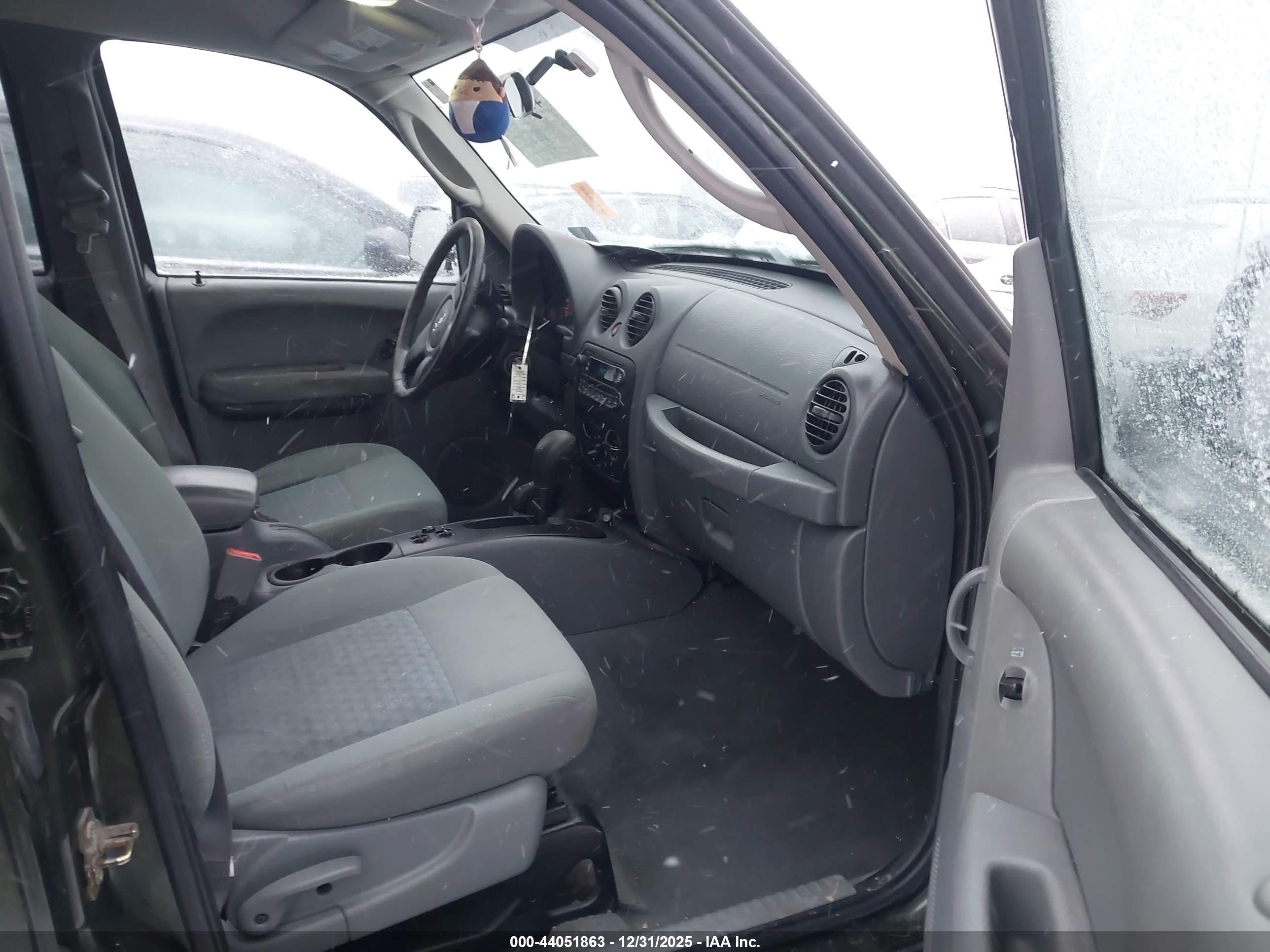 JEEP LIBERTY image 5