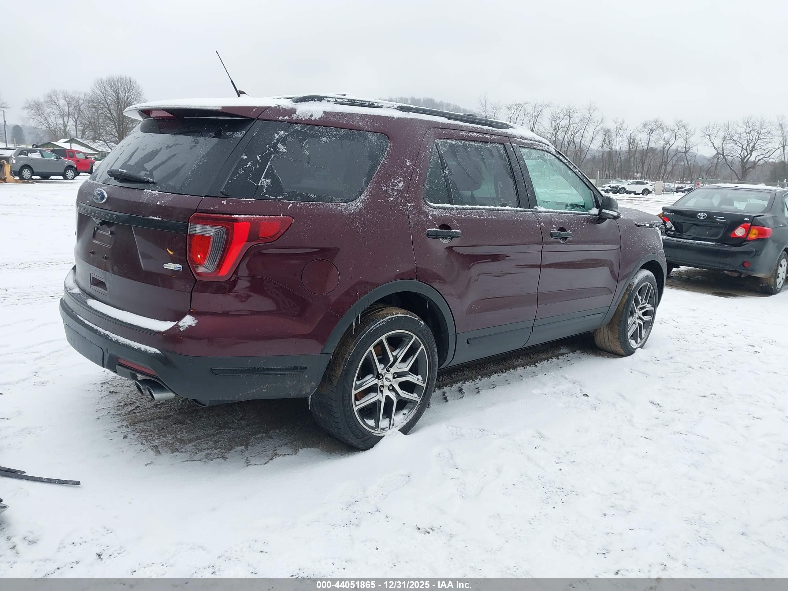 FORD EXPLORER image 4