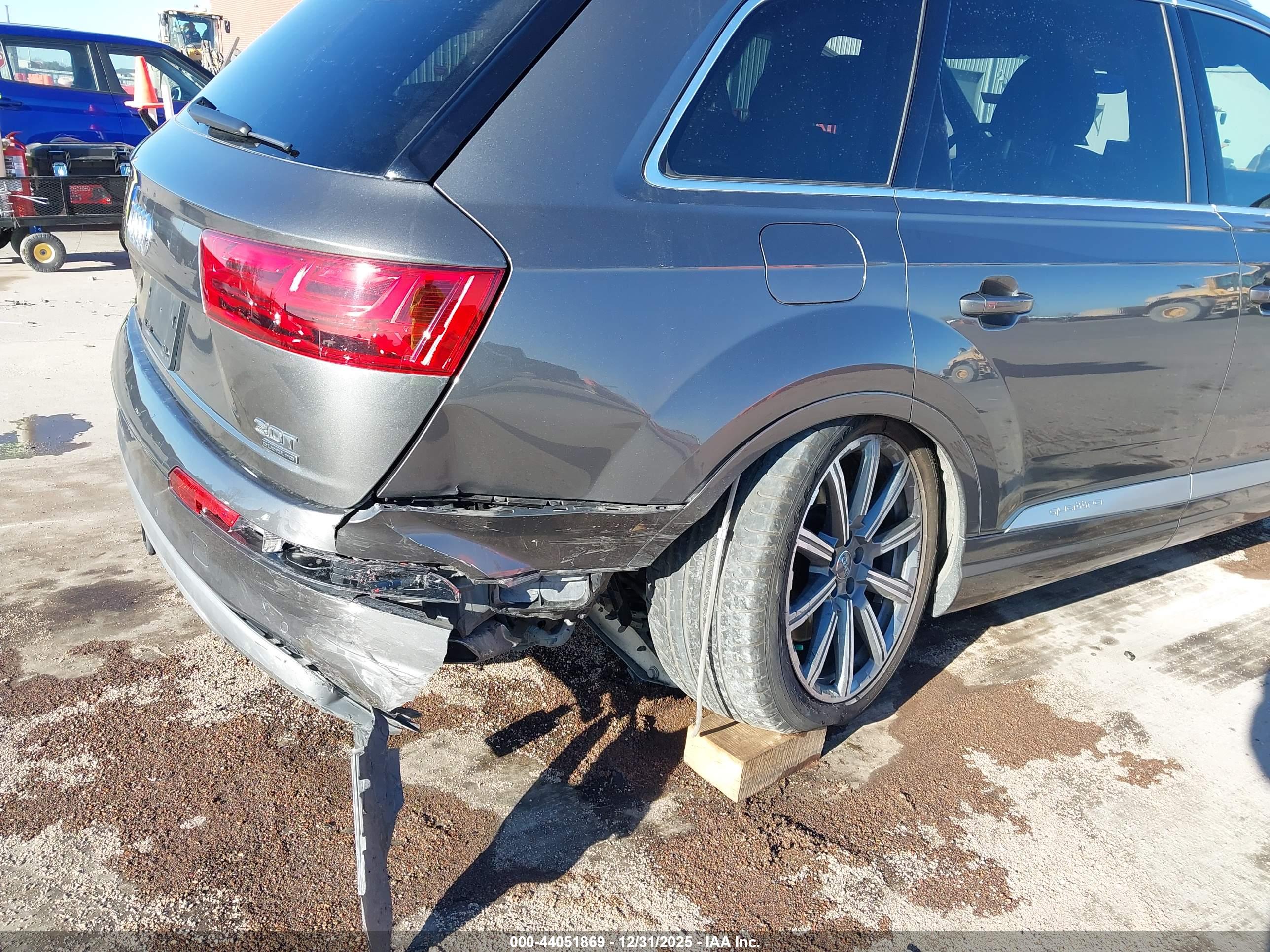 AUDI Q7 image 6