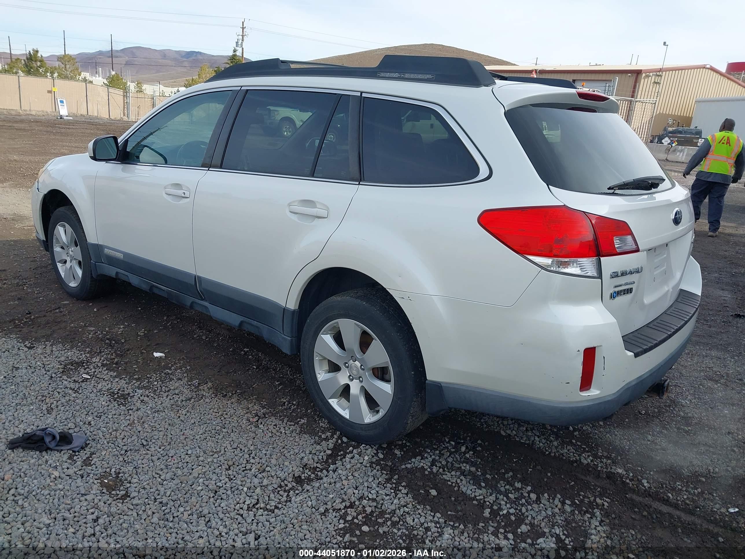 SUBARU OUTBACK image 3