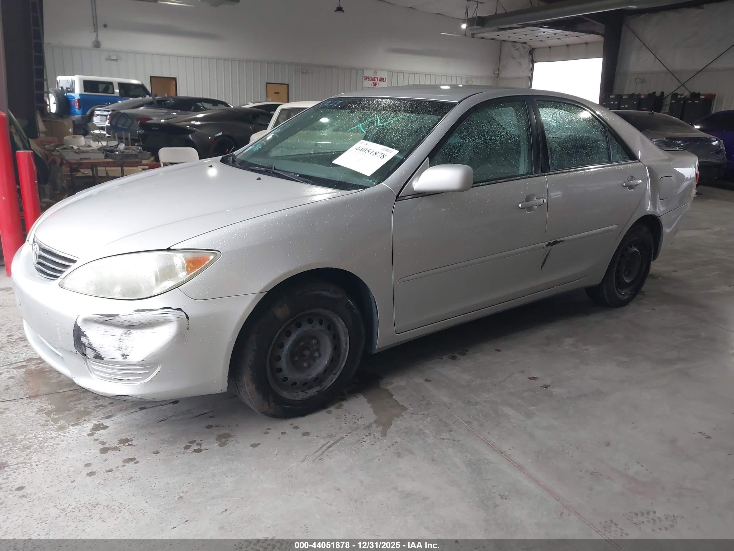 TOYOTA CAMRY image 2
