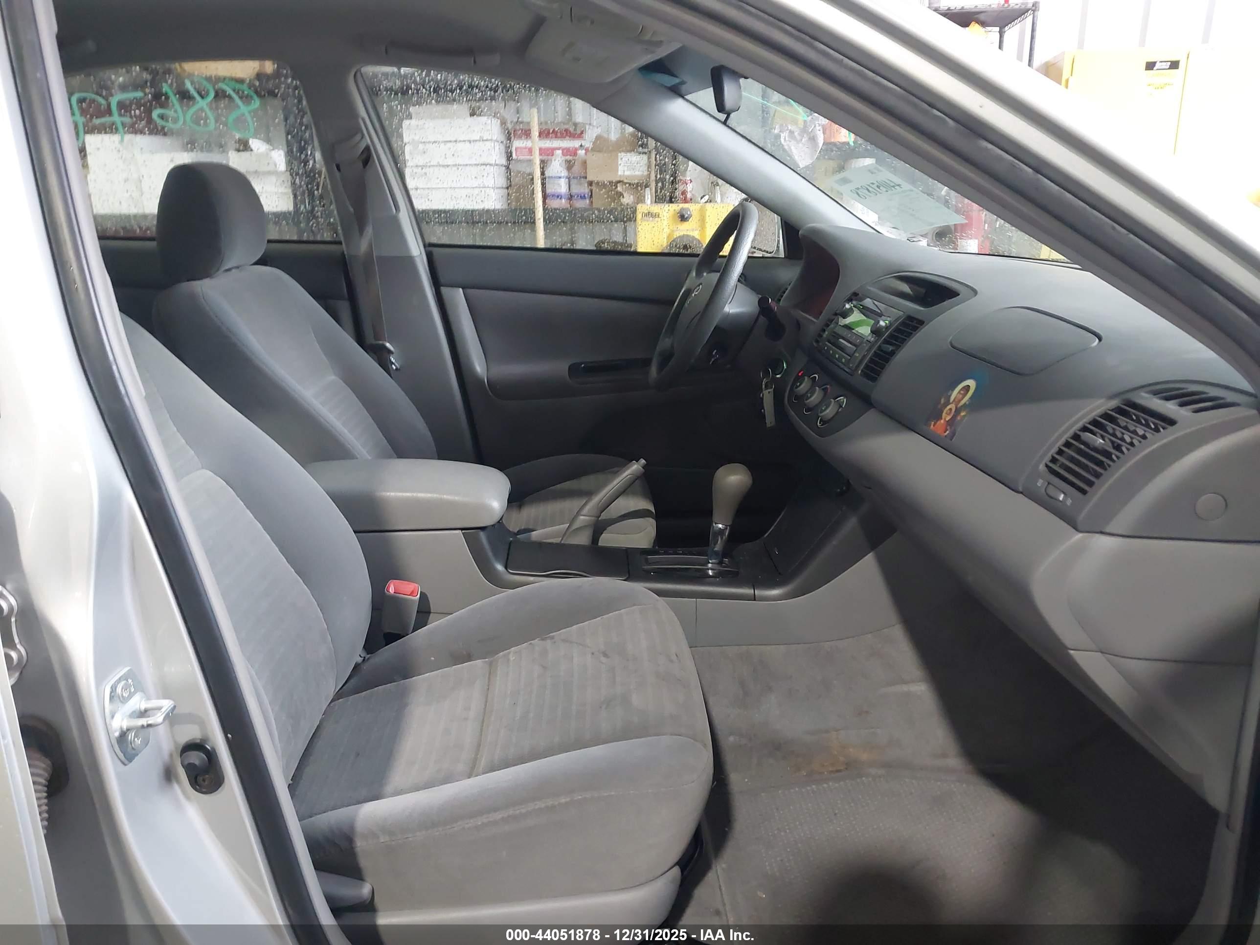 TOYOTA CAMRY image 5