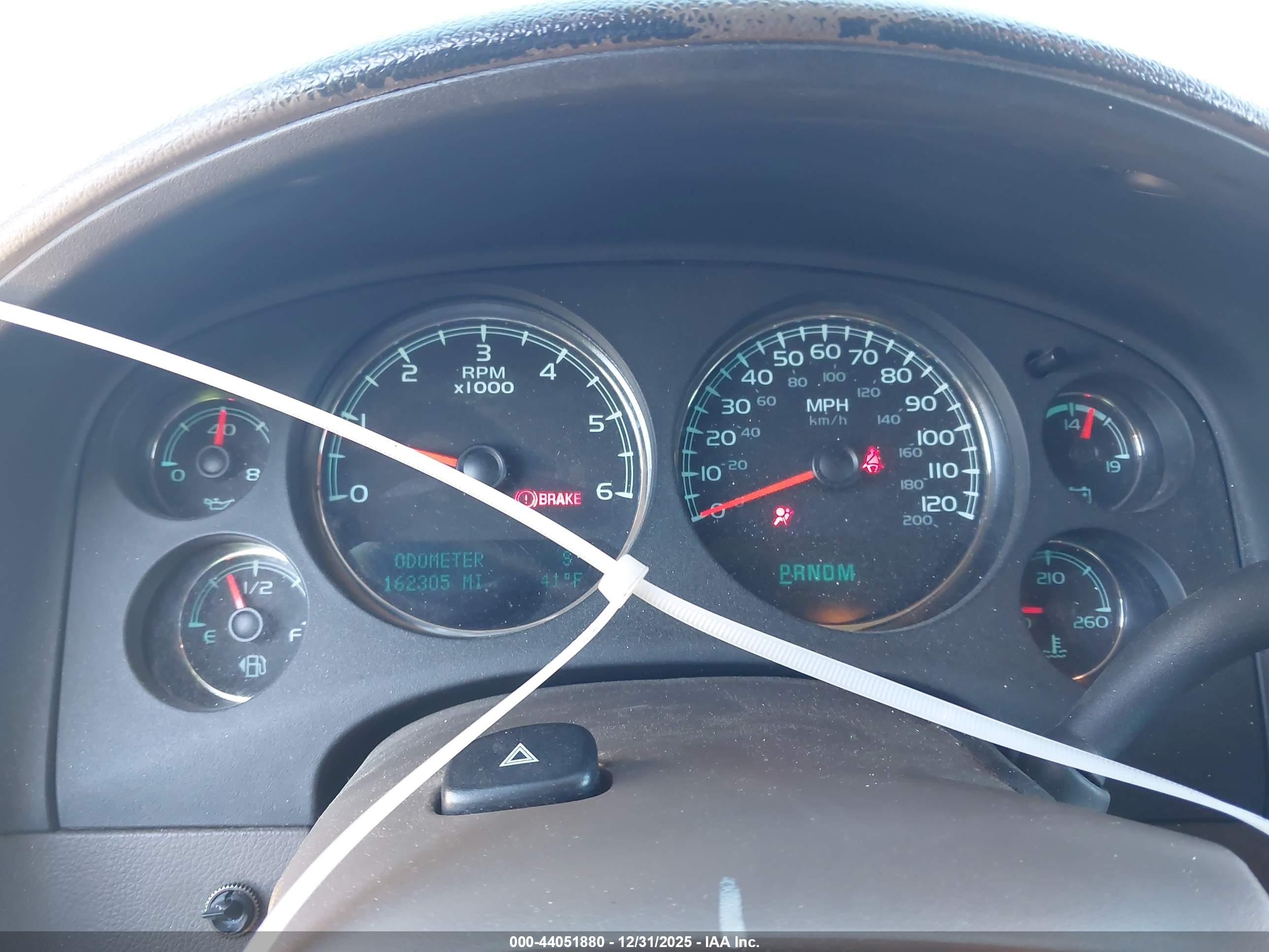 CHEVROLET SUBURBAN image 7