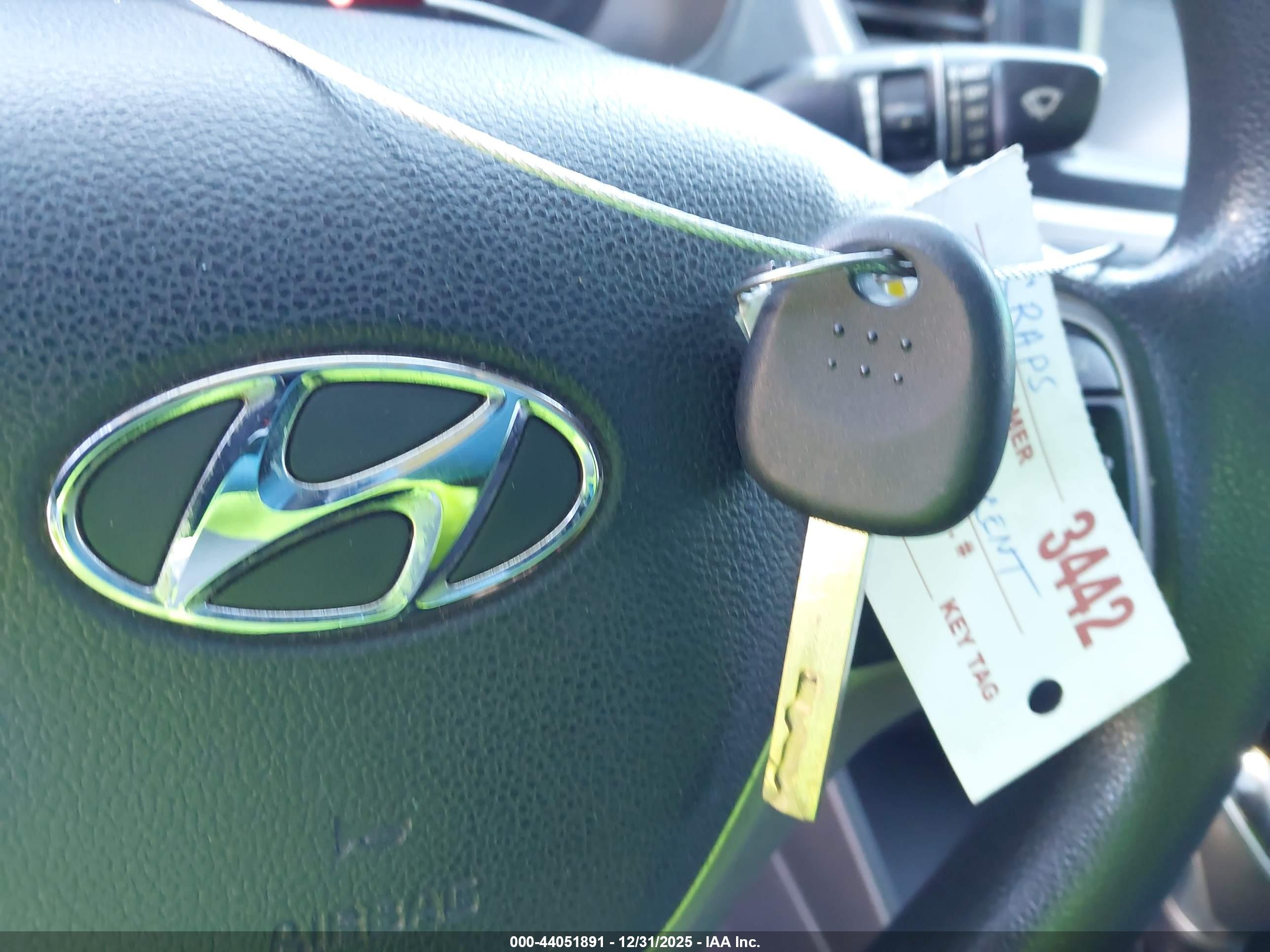 HYUNDAI ACCENT image 11