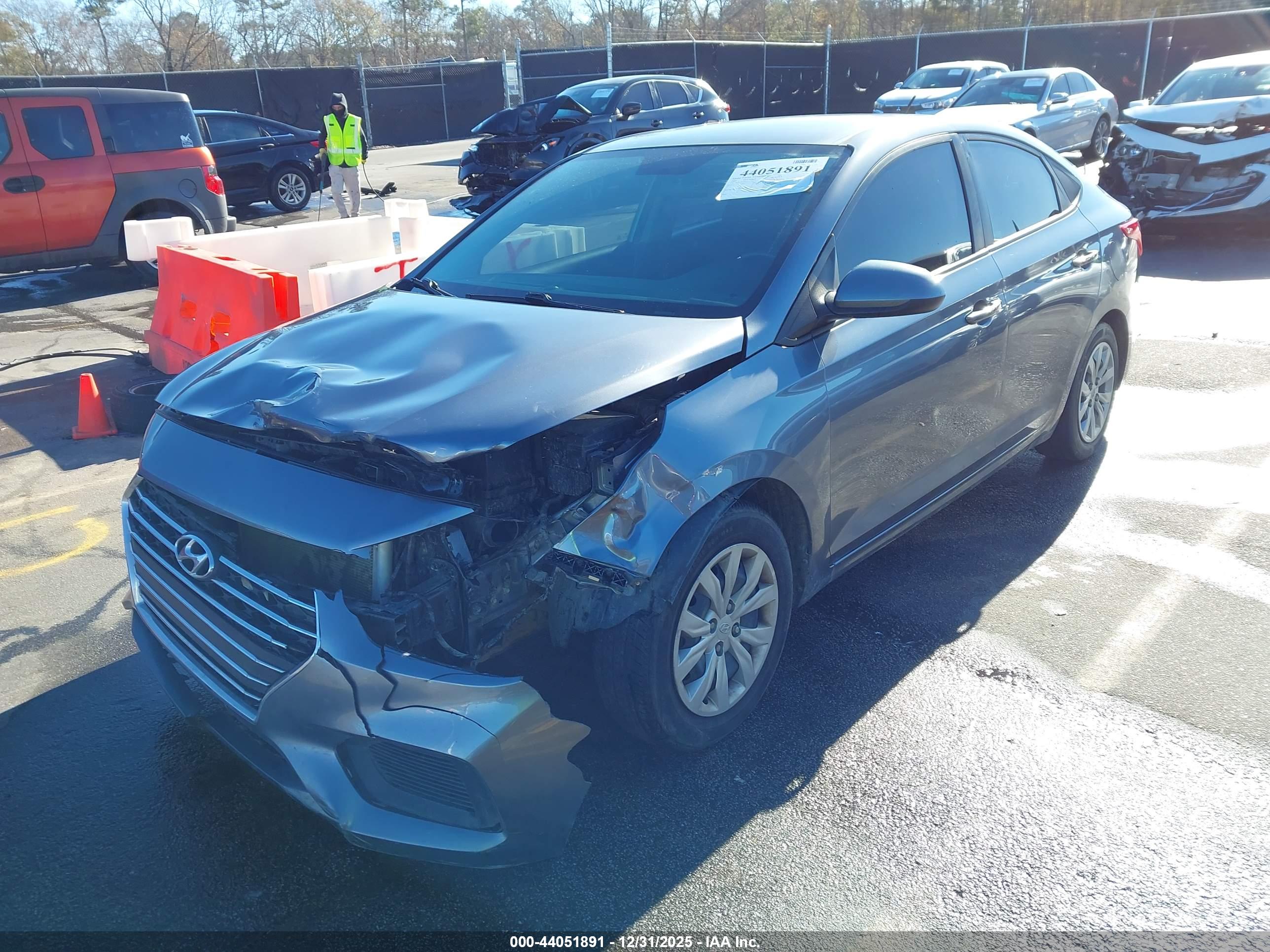 HYUNDAI ACCENT image 2