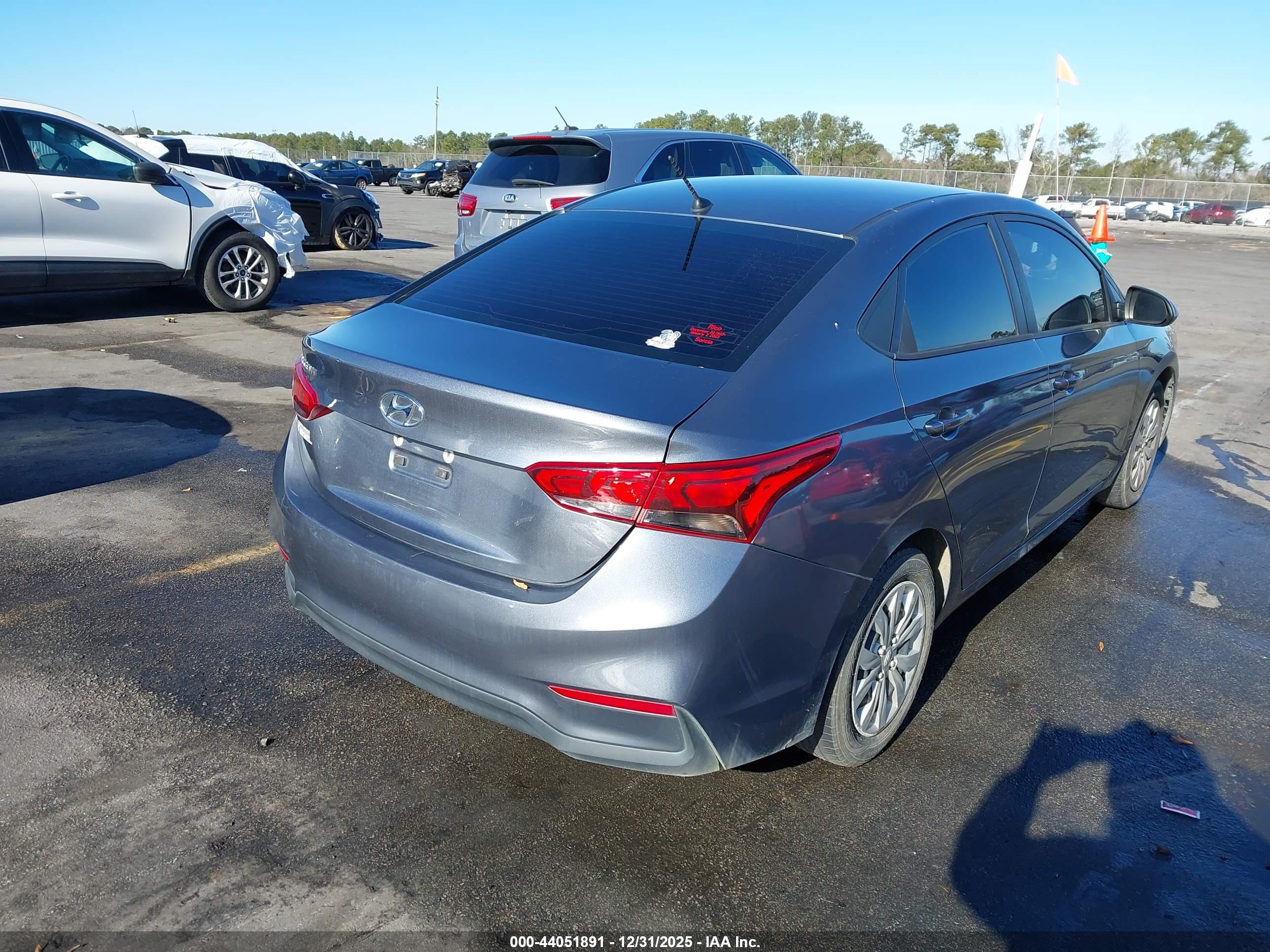 HYUNDAI ACCENT image 4
