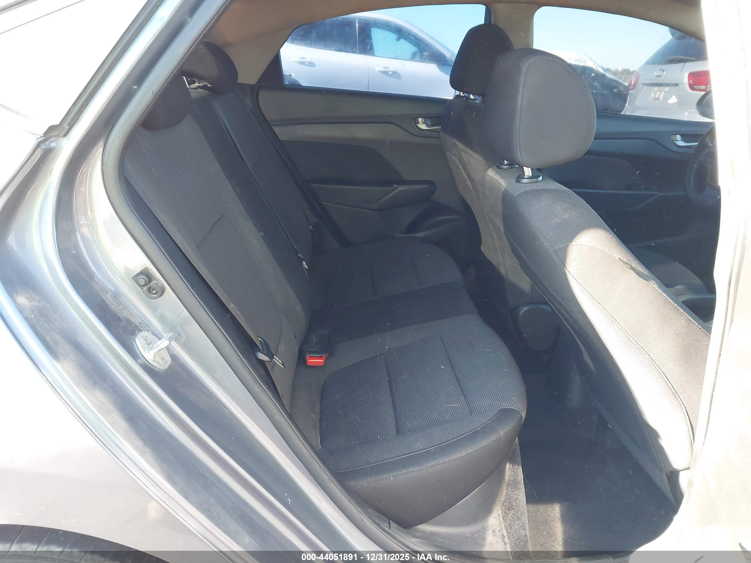 HYUNDAI ACCENT image 8