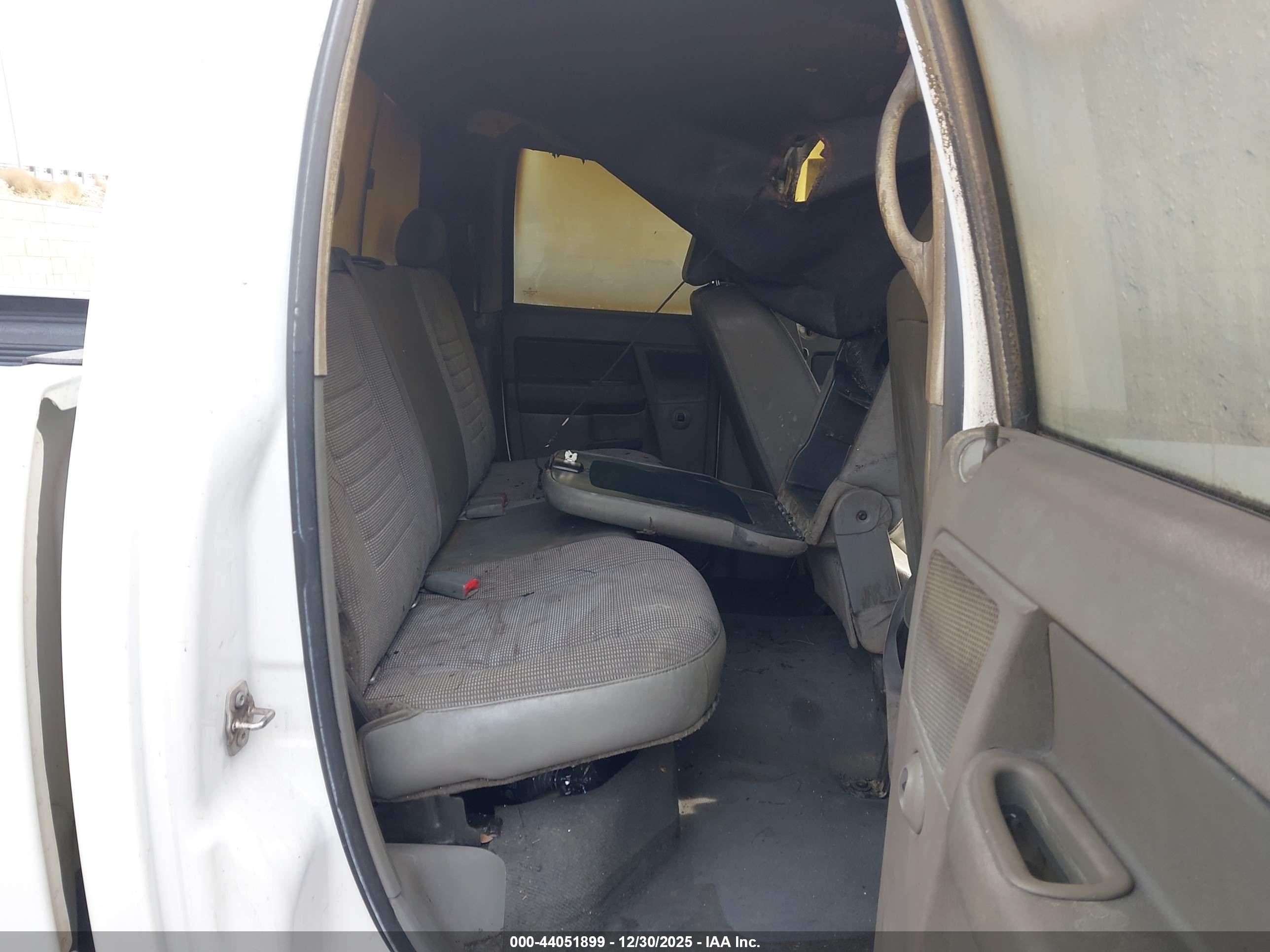 DODGE RAM image 8