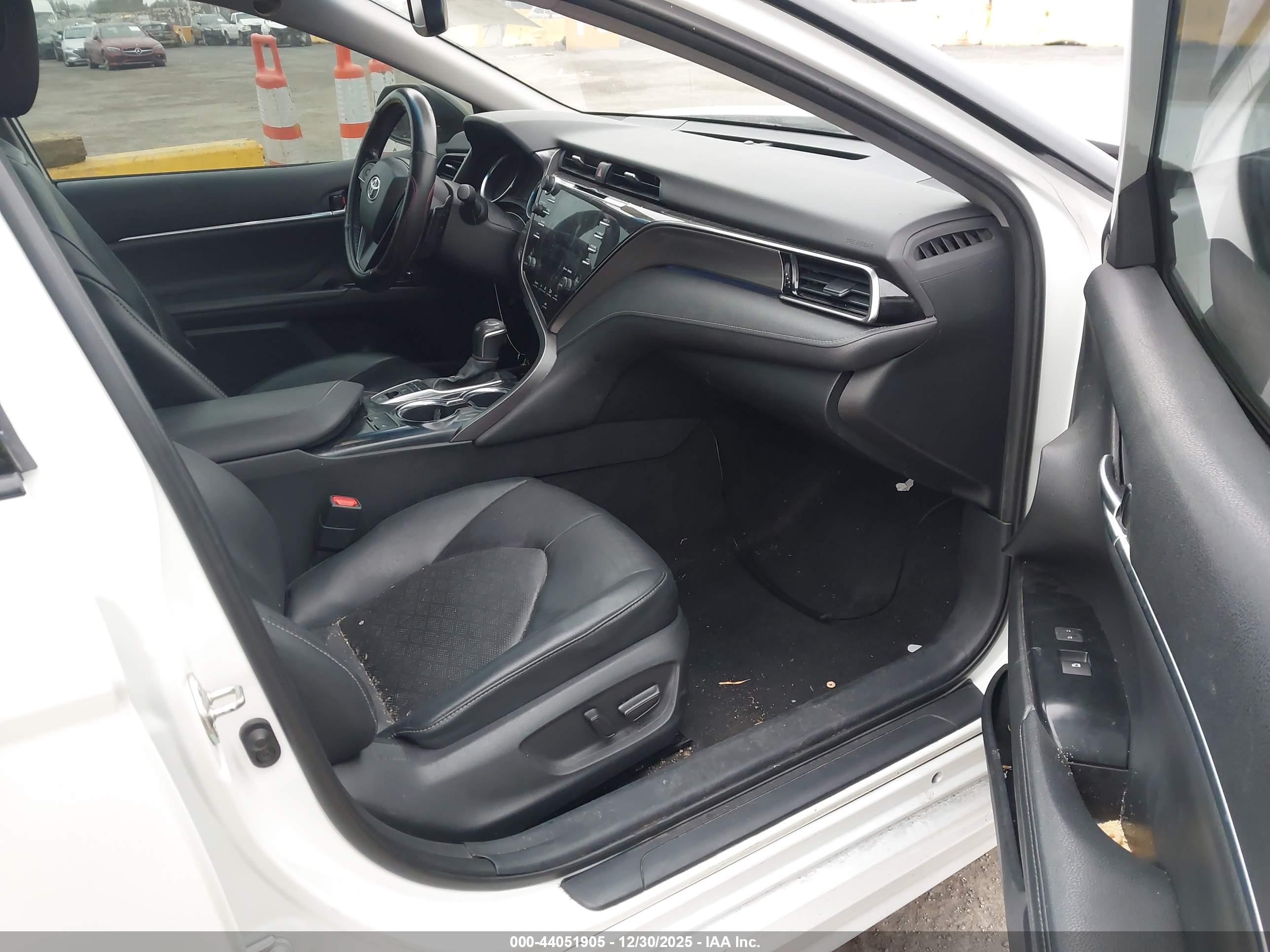 TOYOTA CAMRY image 5