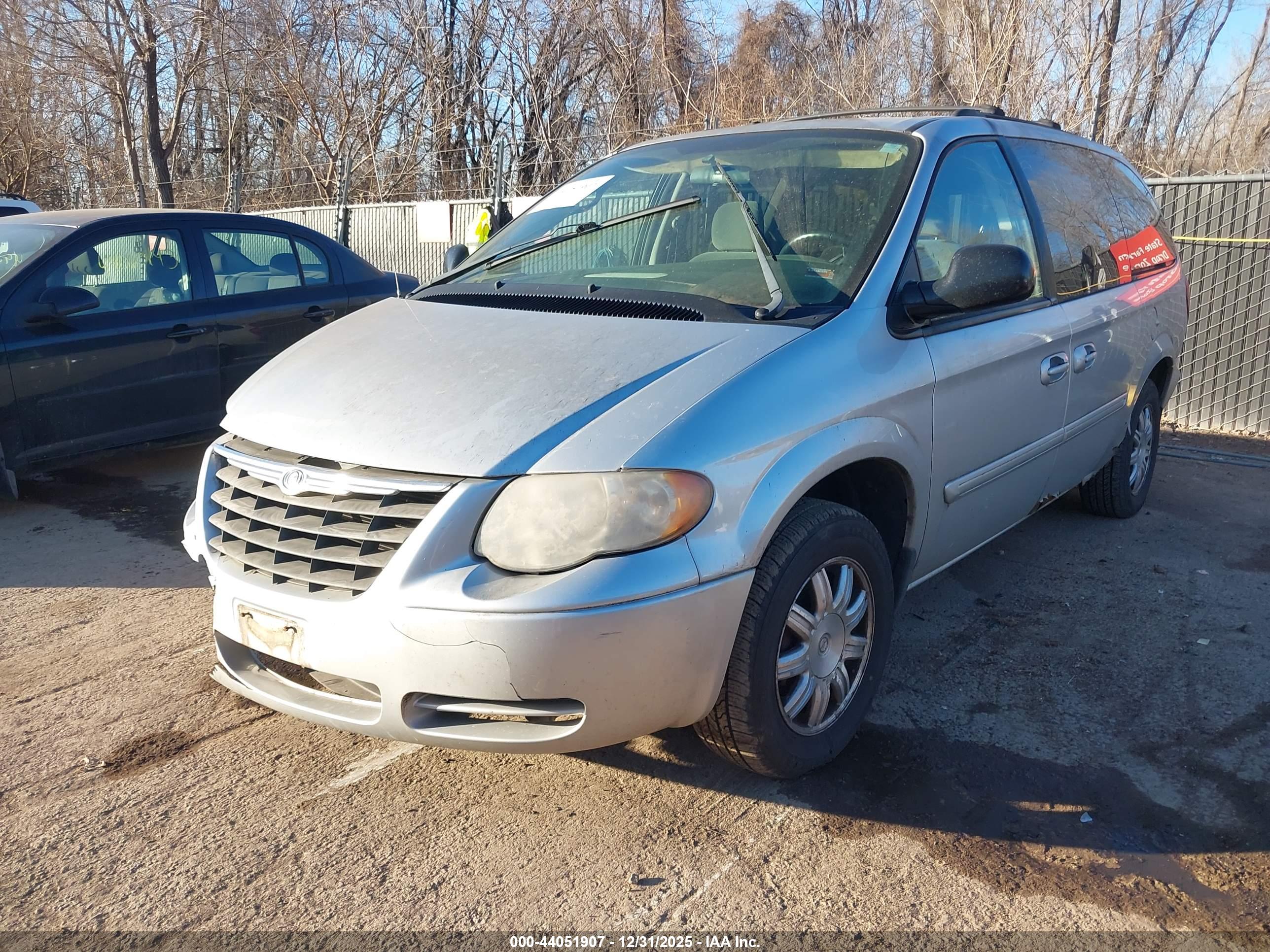 CHRYSLER TOWN image 2