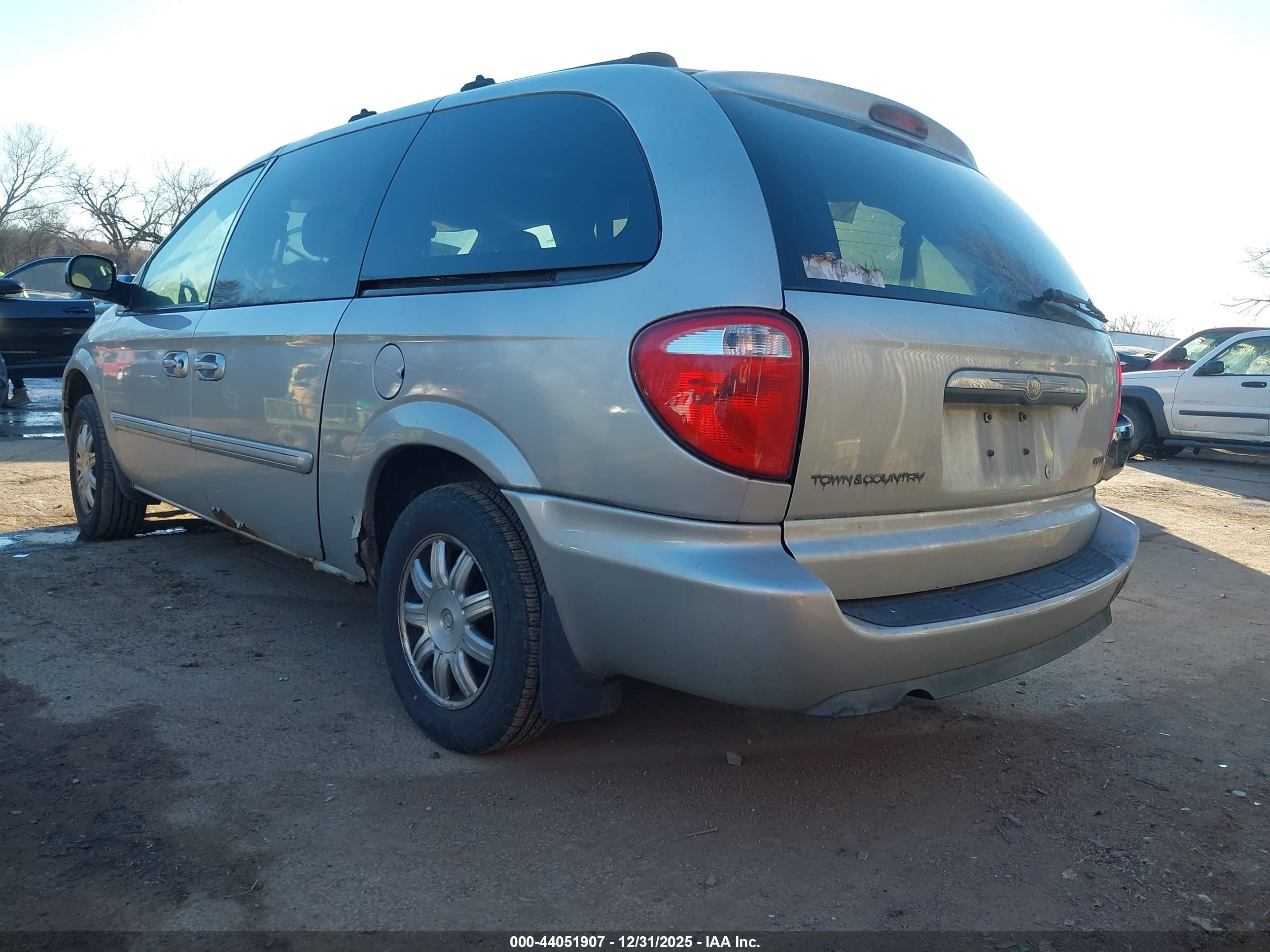 CHRYSLER TOWN image 3
