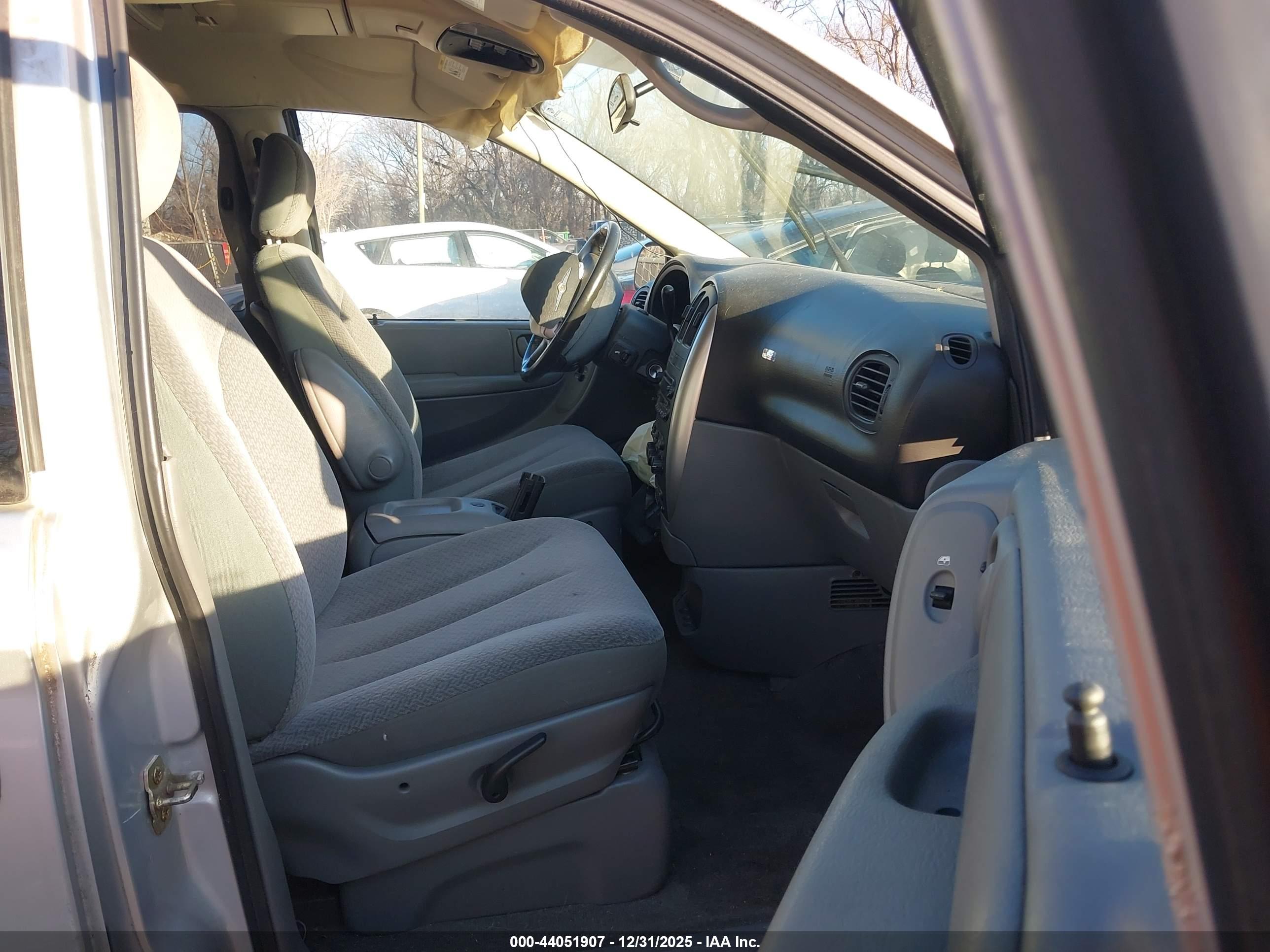 CHRYSLER TOWN image 5