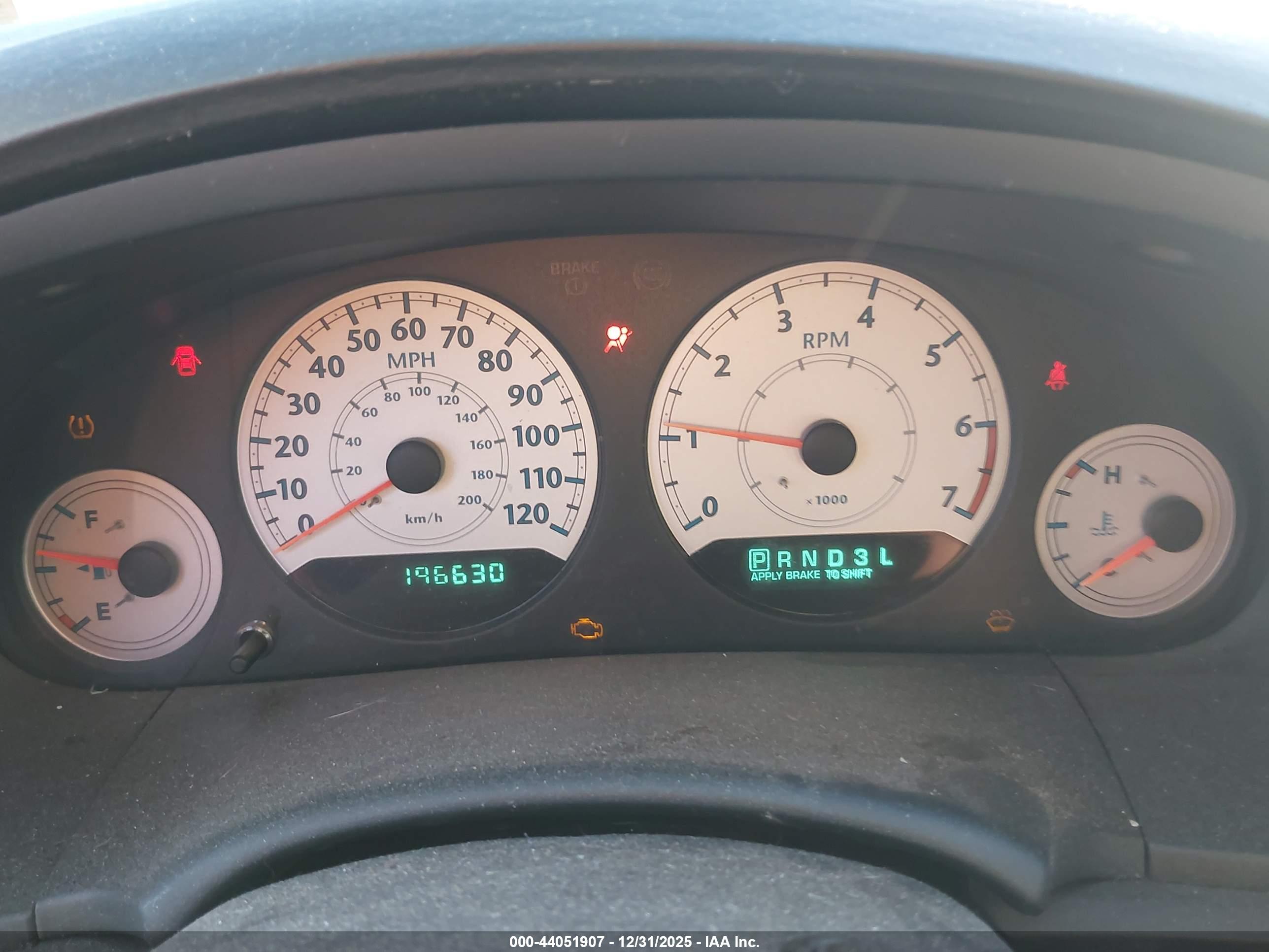 CHRYSLER TOWN image 7