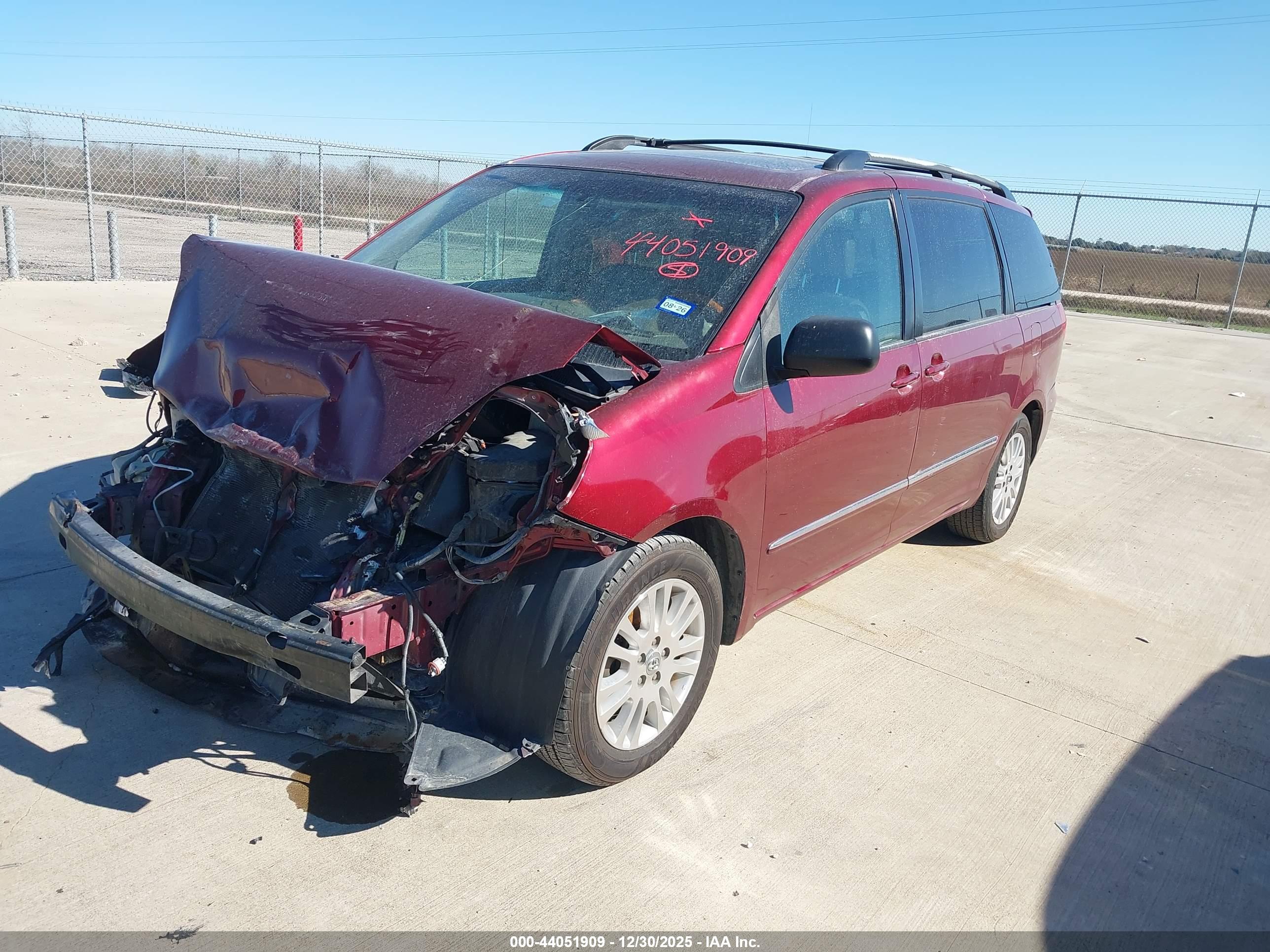 TOYOTA SIENNA image 2