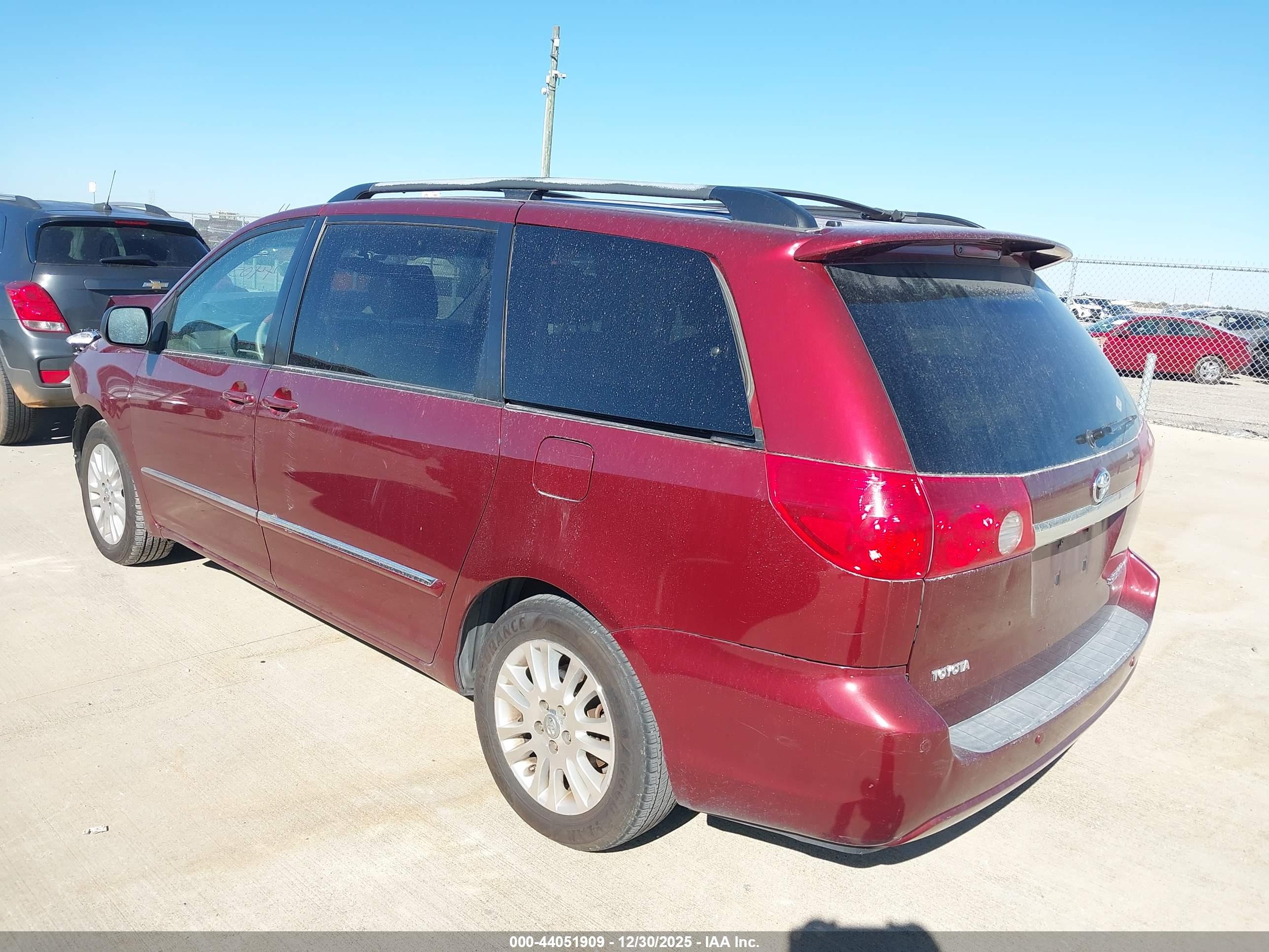 TOYOTA SIENNA image 3