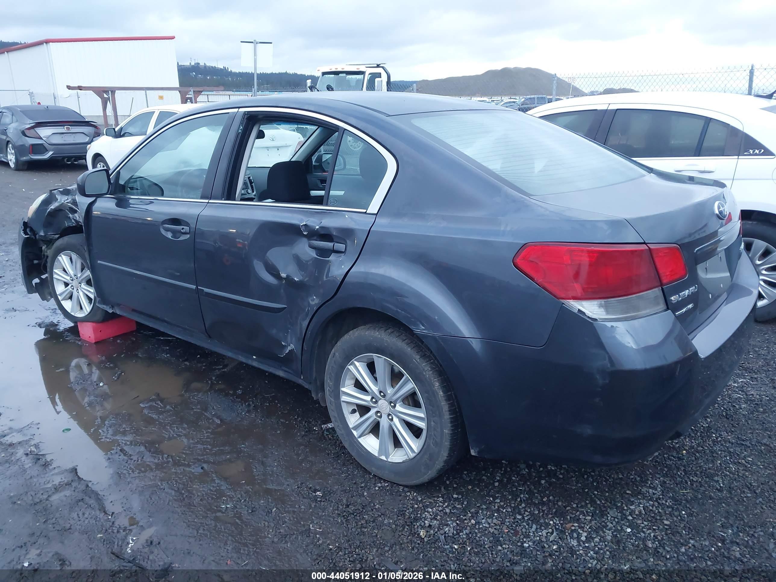 SUBARU LEGACY image 3