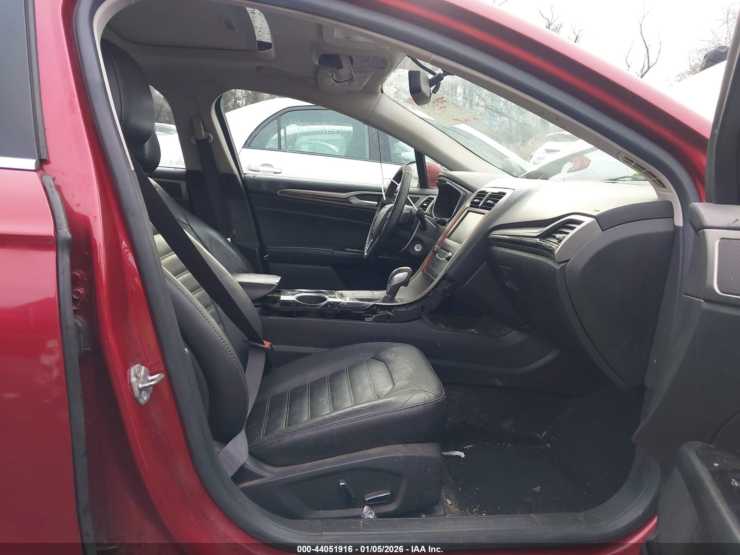 FORD FUSION image 5